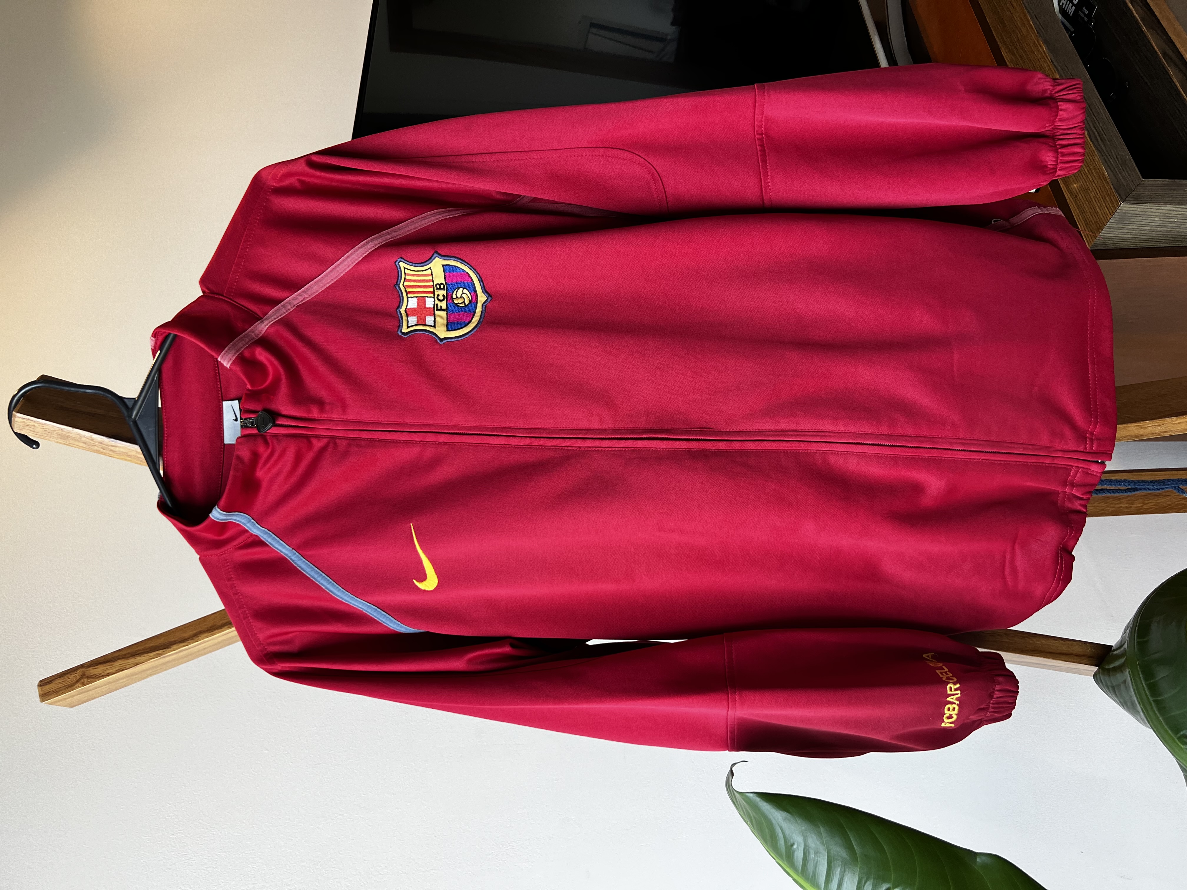 Tracksuit Barcelona T90 (L) “dañado el elástico de el pantalón”