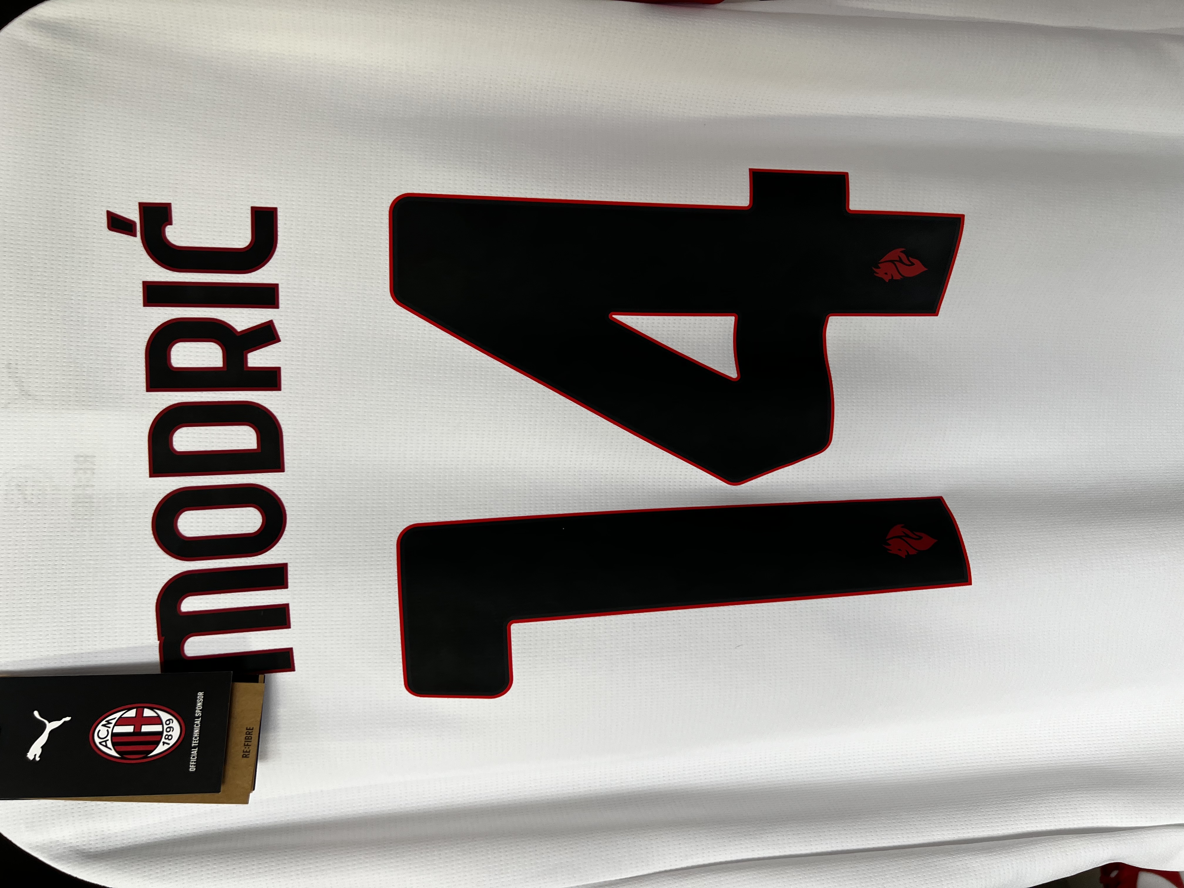 Jersey AC Milan “Modric” (L) NUEVA 