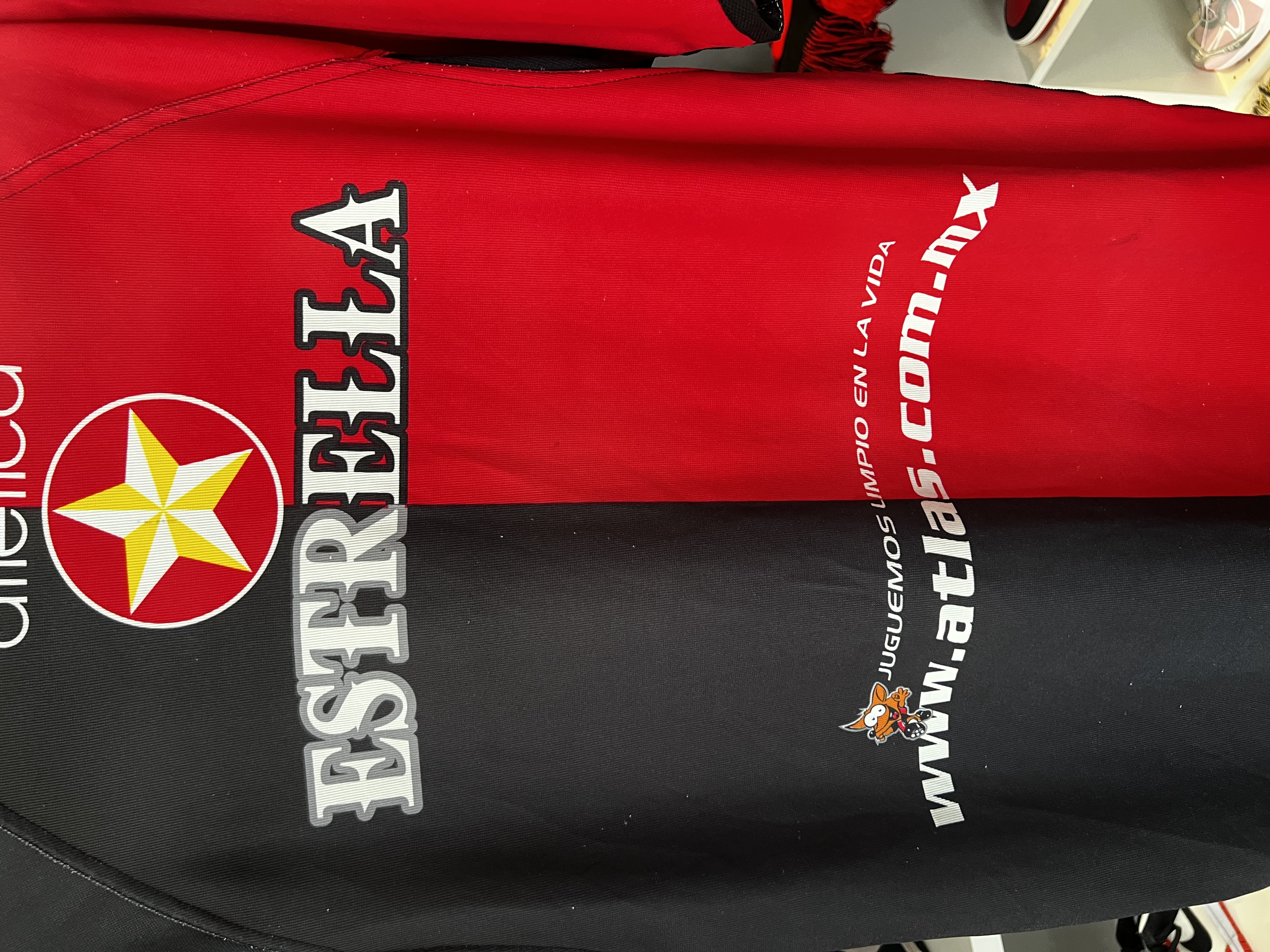 Jersey Atlas (16 años) amplia a “S” adulto