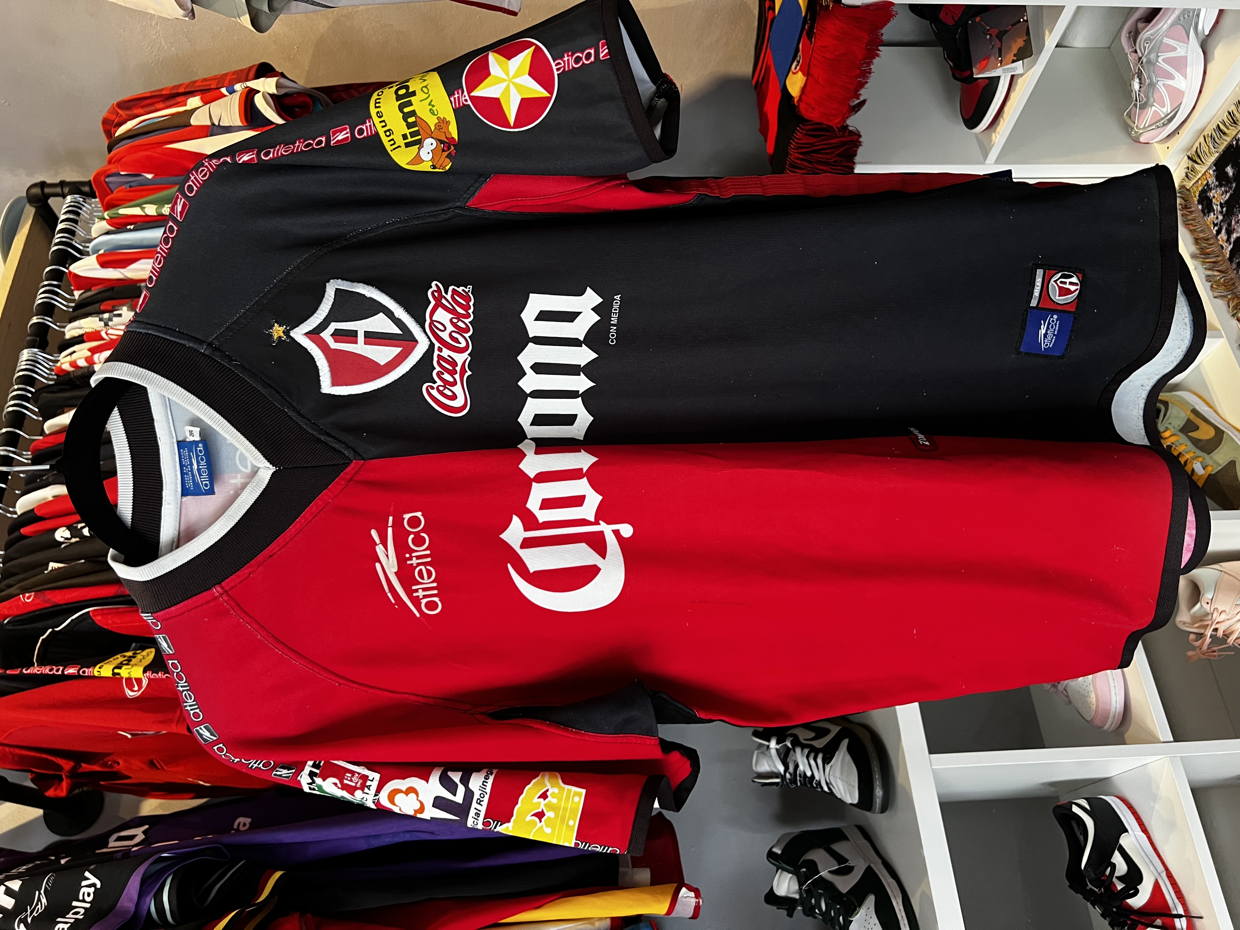 Jersey Atlas (16 años) amplia a “S” adulto