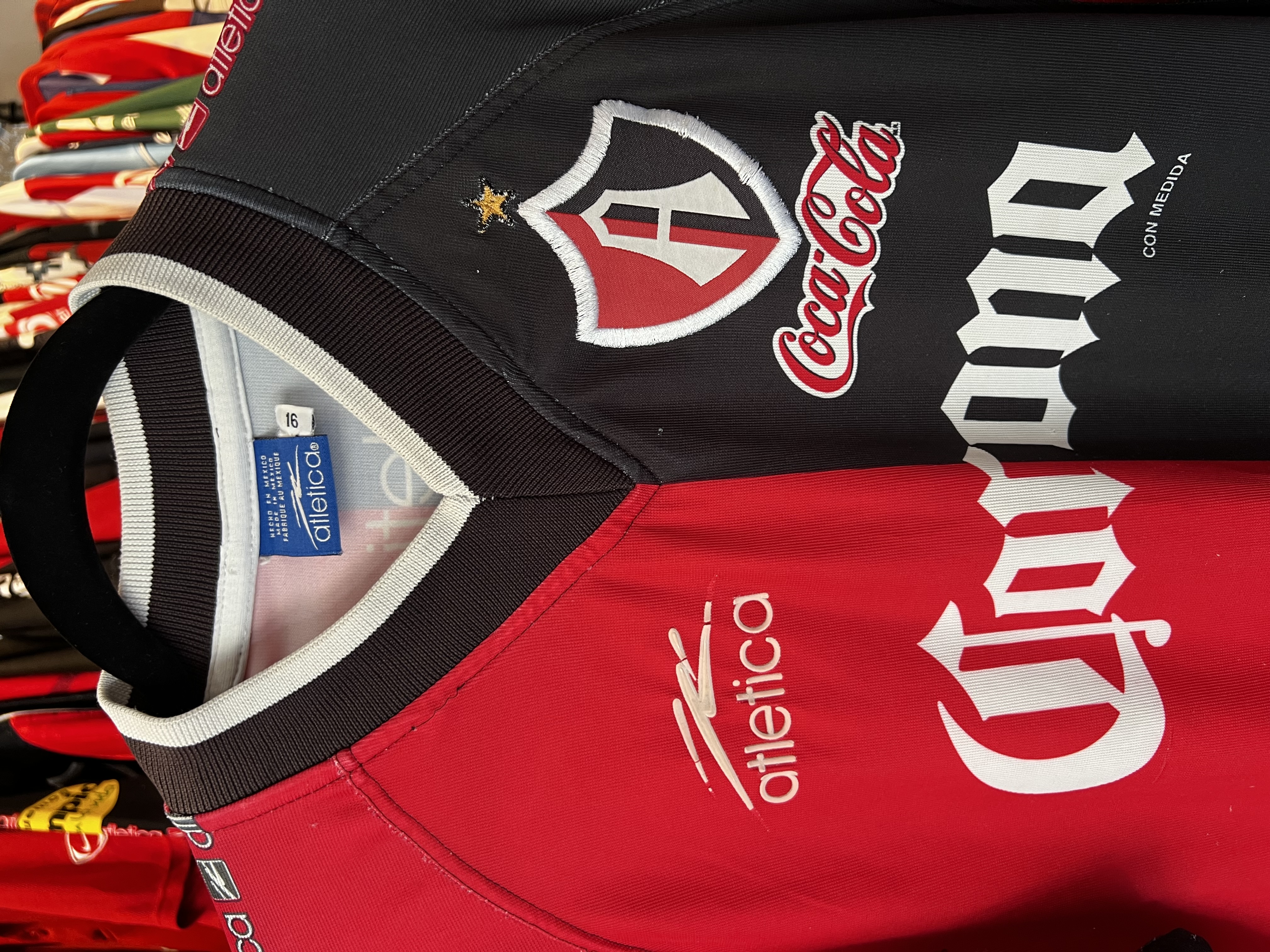 Jersey Atlas (16 años) amplia a “S” adulto