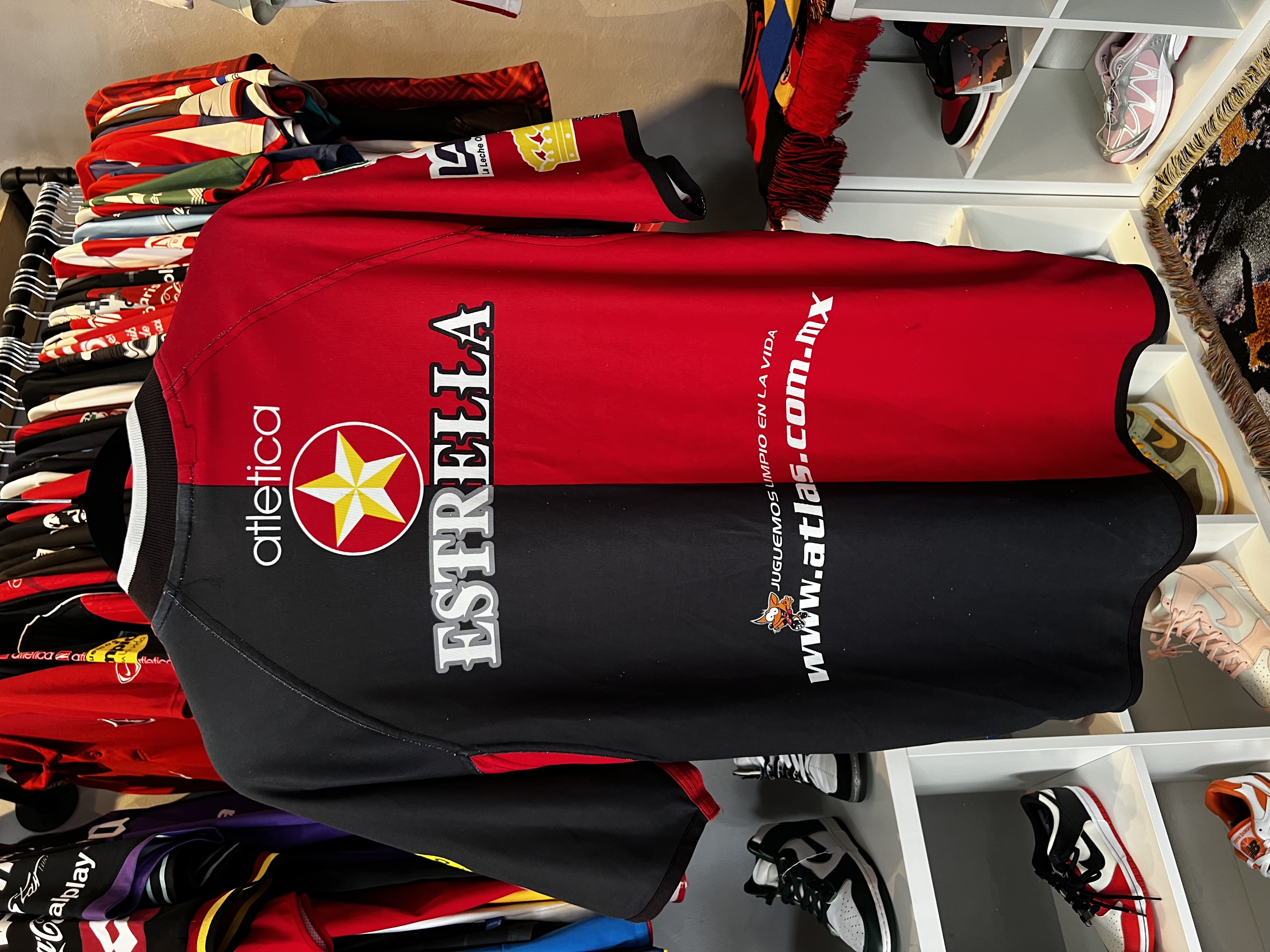 Jersey Atlas (16 años) amplia a “S” adulto