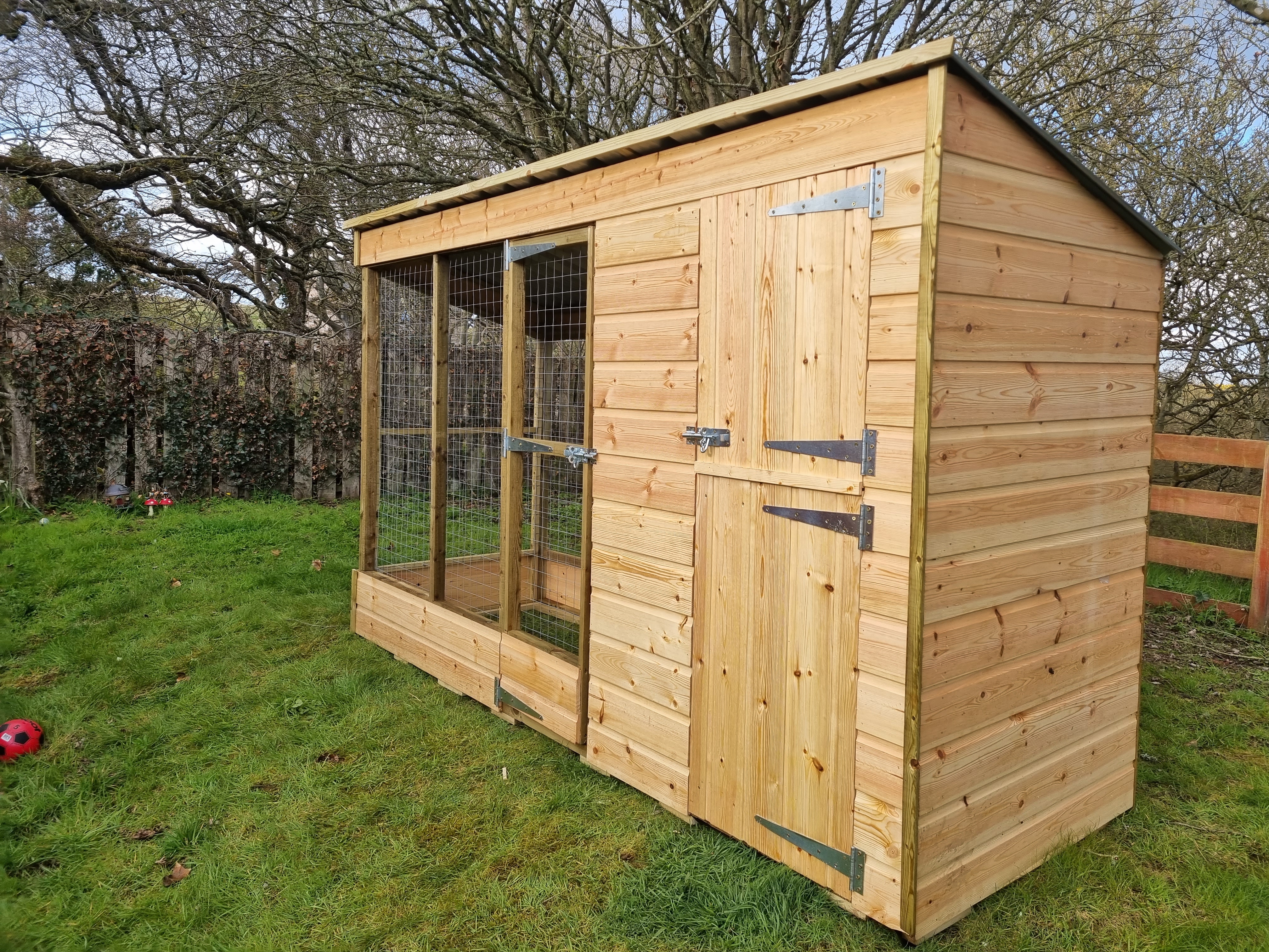 Large Rabbit Hutch 6 foot high!!