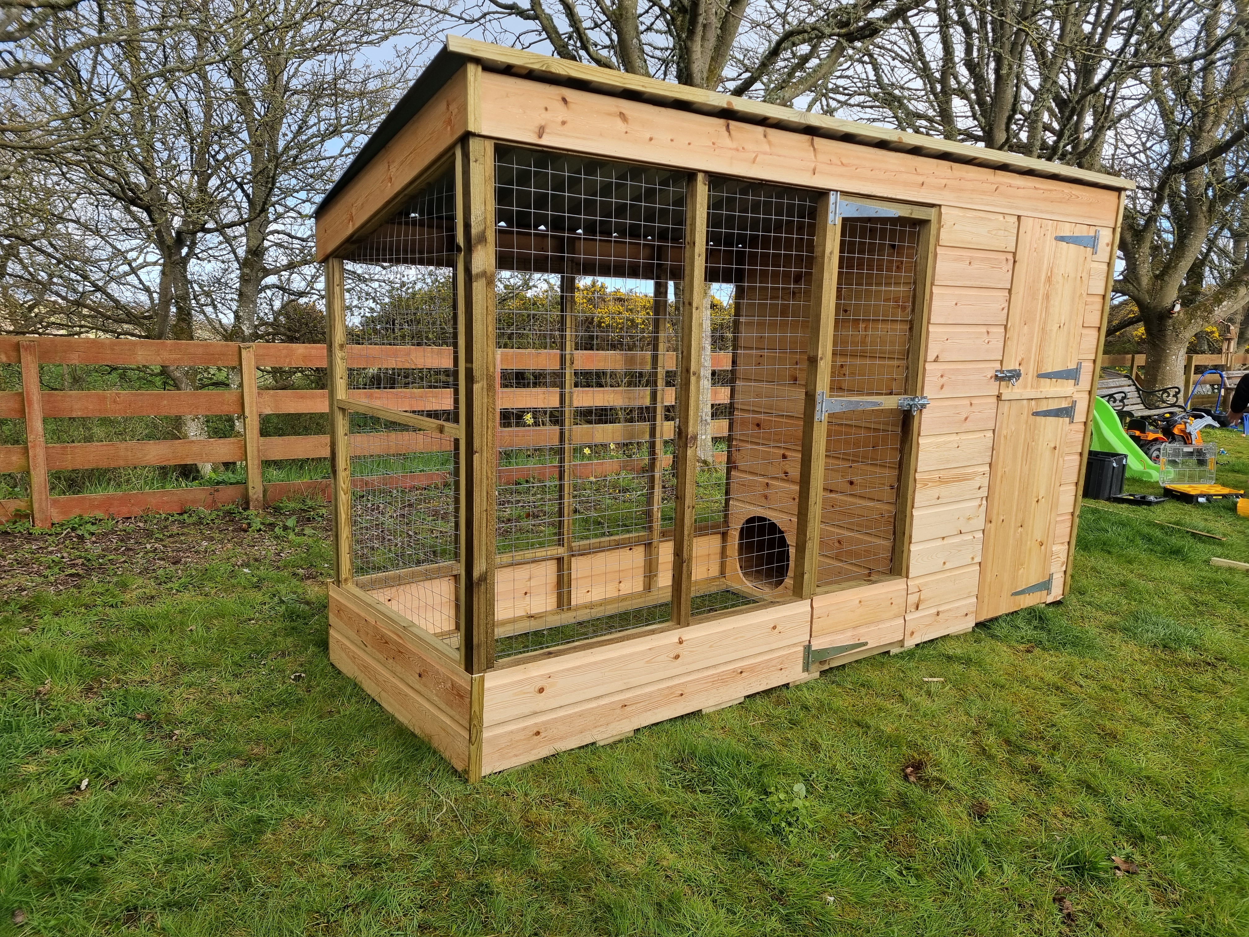 Large Rabbit Hutch 6 foot high!!
