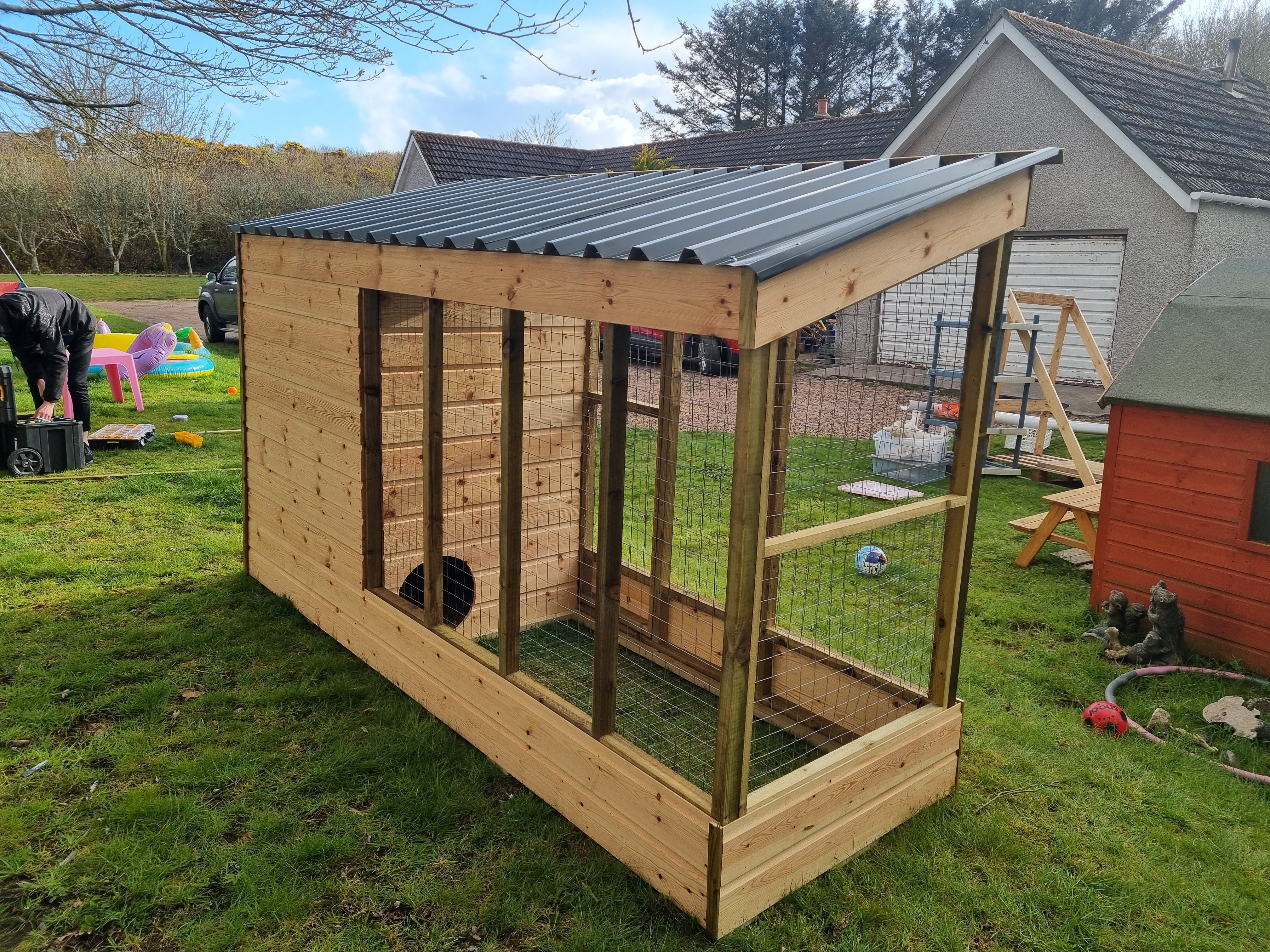 Large Rabbit Hutch 6 foot high!!