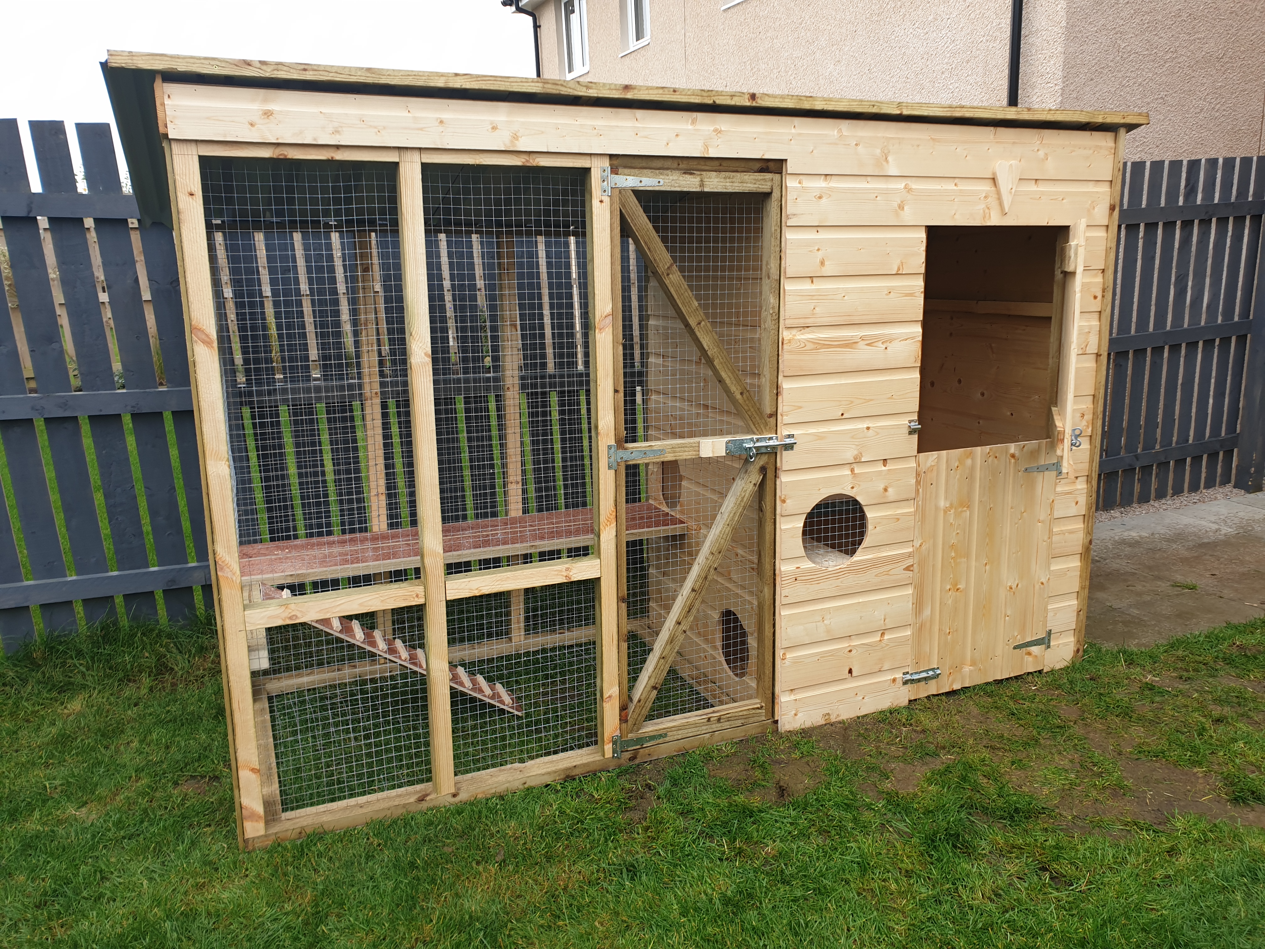 Large Rabbit Hutch 6 foot high!!