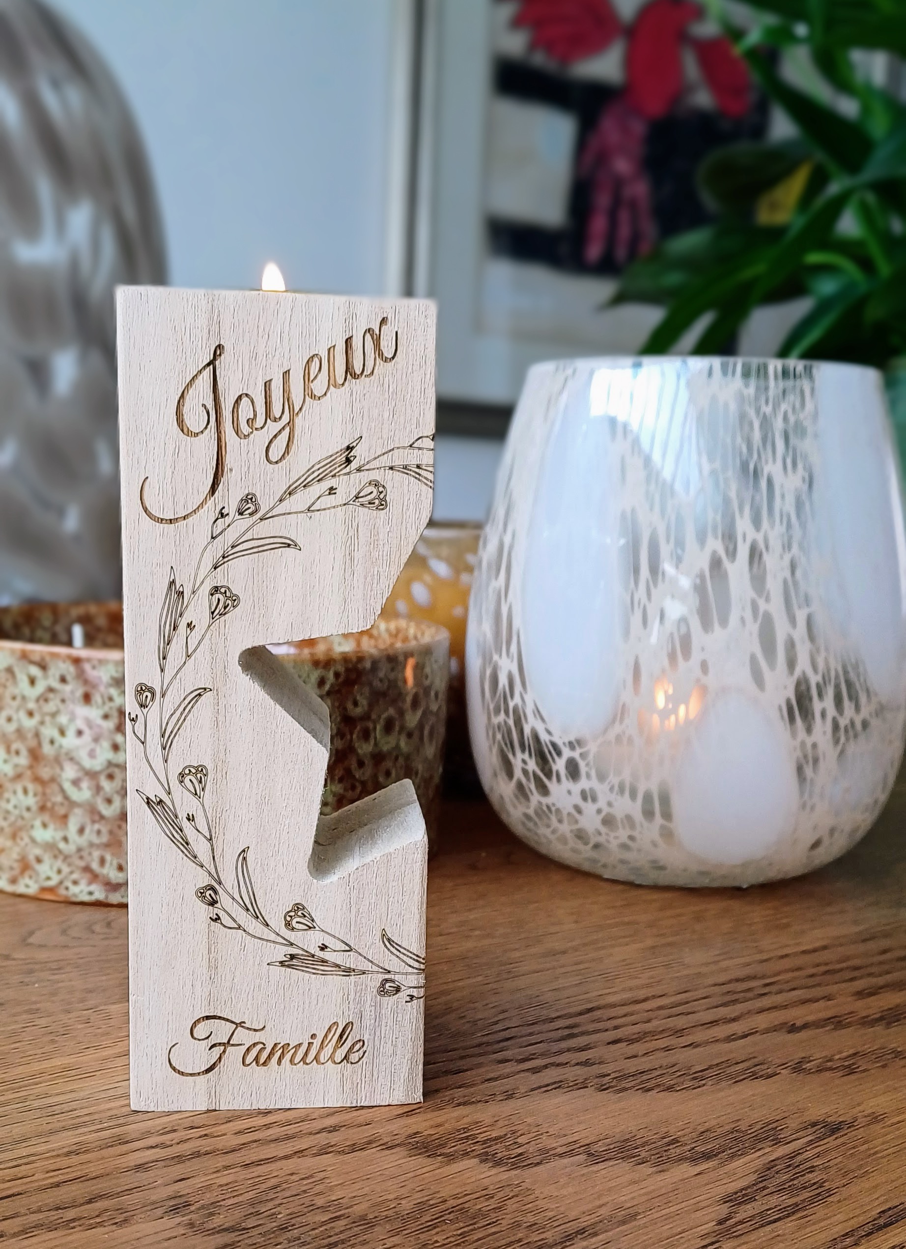 Bougeoir en bois avec motif étoile