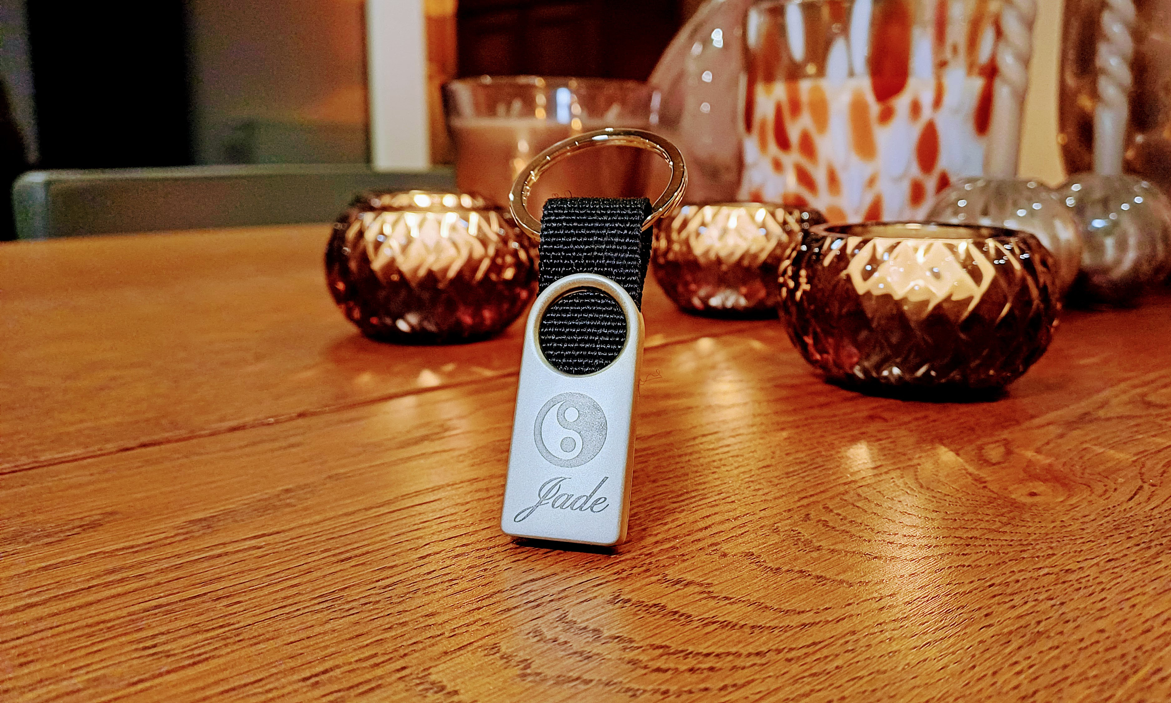 Porte-clés métal et tissu croisé