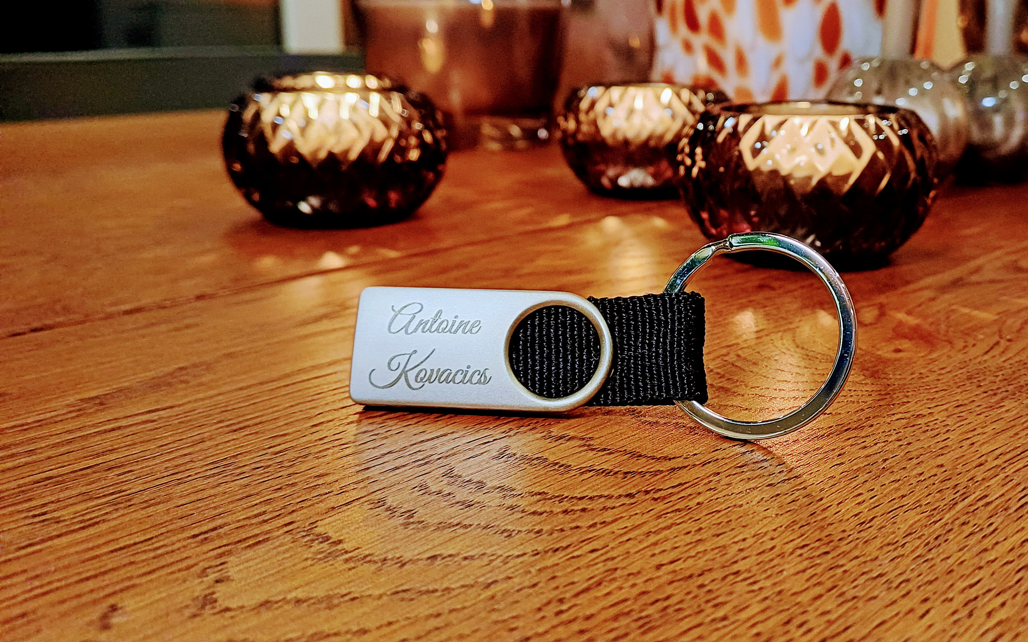 Porte-clés métal et tissu croisé