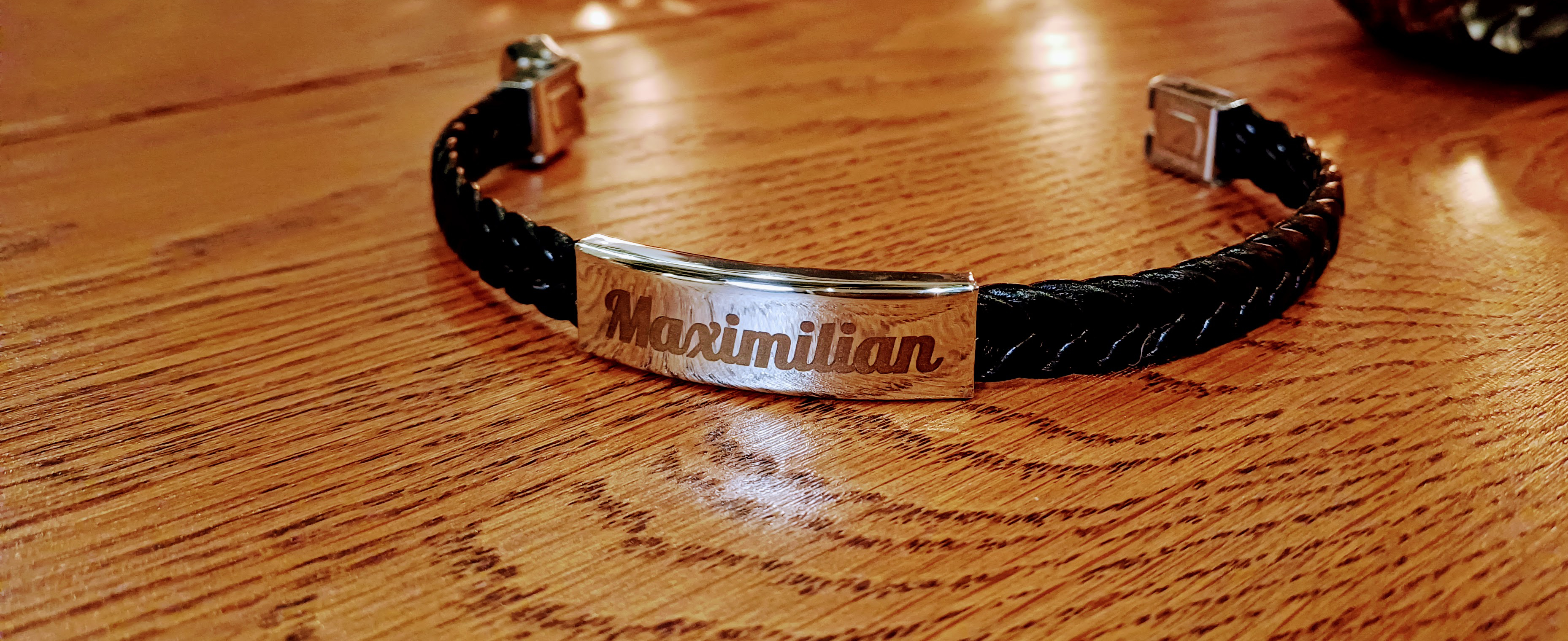 Bracelet en métal et cuir végan