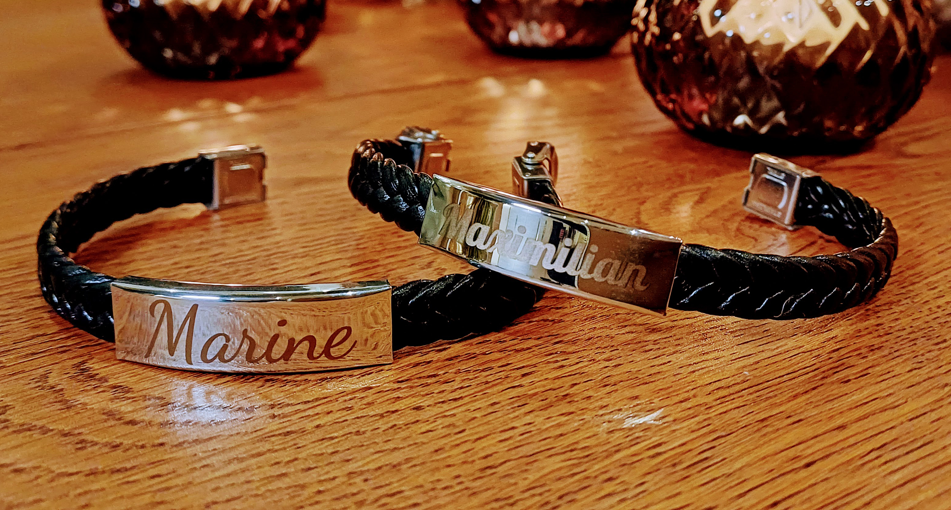 Bracelet en métal et cuir végan