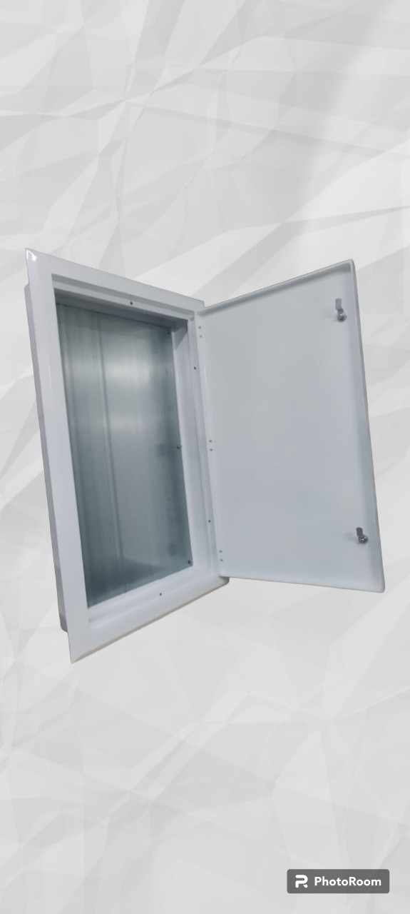 Quadro de embutir em fibra de vidro 1000x600x130mm