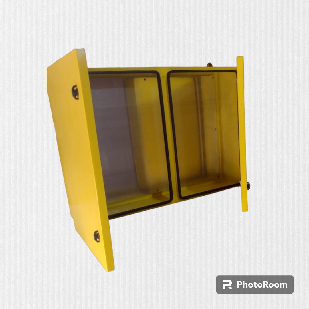 QUADRO DE COMANDO EM FIBRA DE VIDRO 900X1300X300MM PORTA BI-PARTIDA