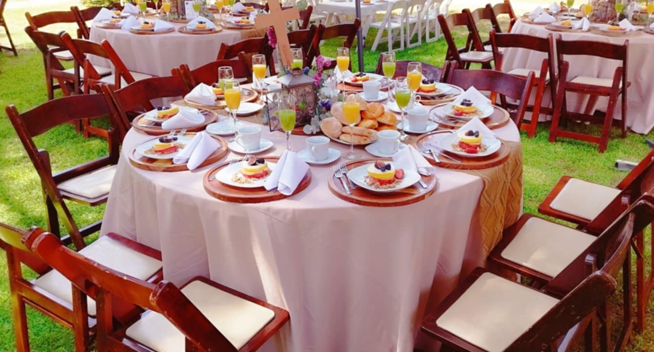 Mesa redonda y silla avant garde