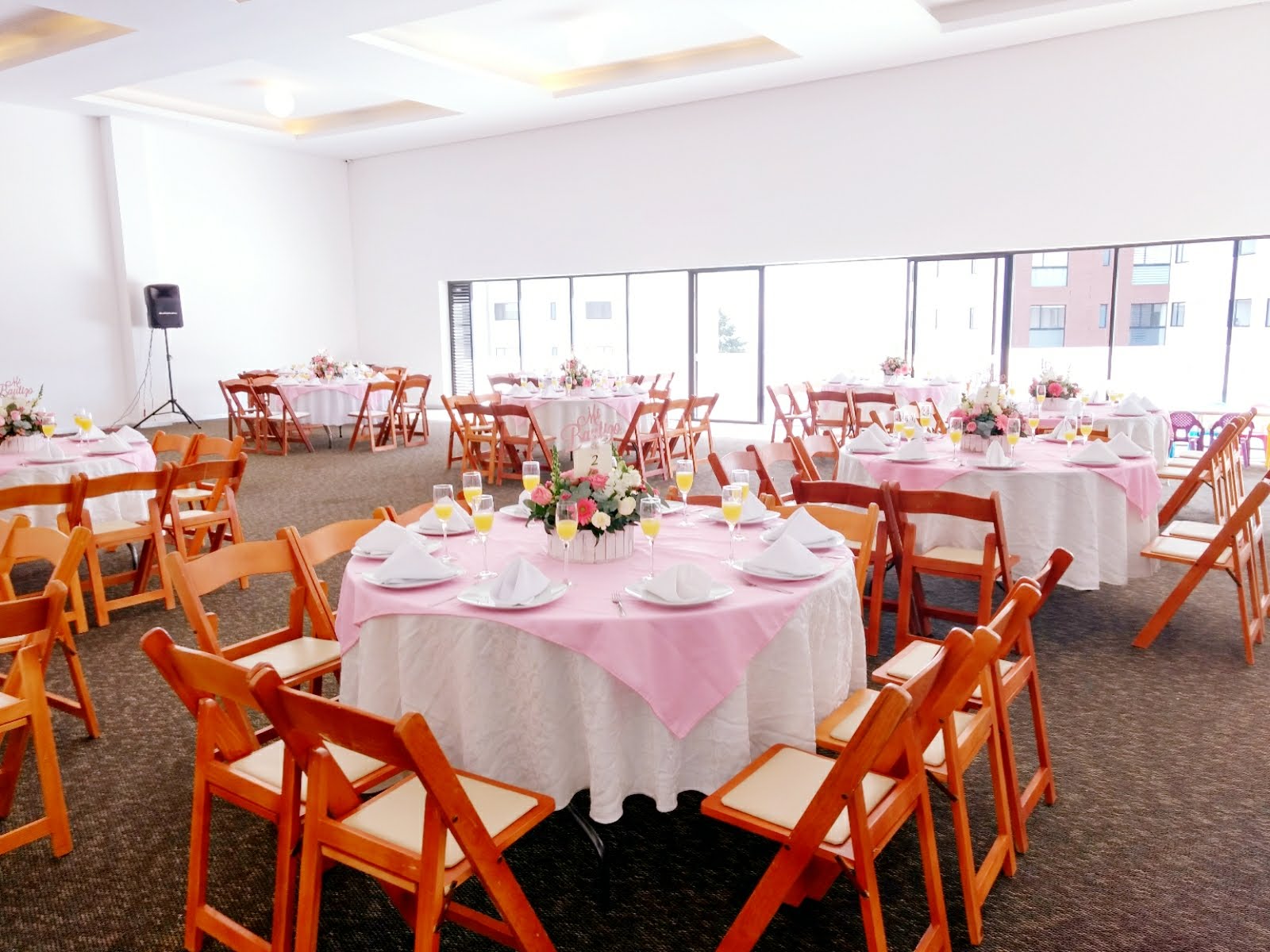 Mesa redonda y silla avant garde