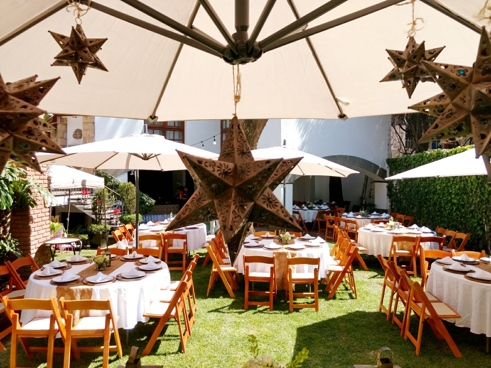 Sombrillas de brazo lateral para eventos de jardín