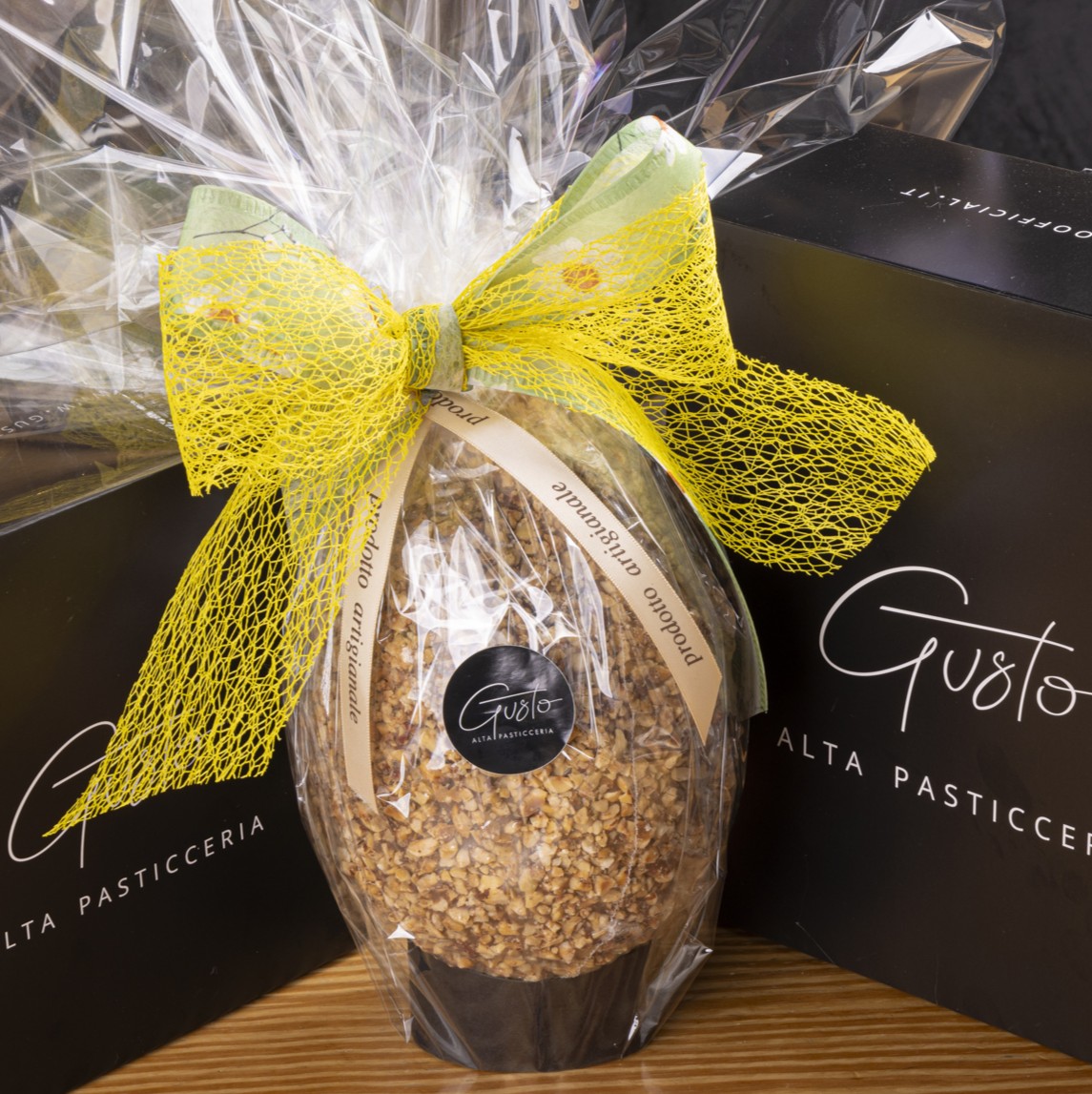 uovo cioccolato al latte e nocciole