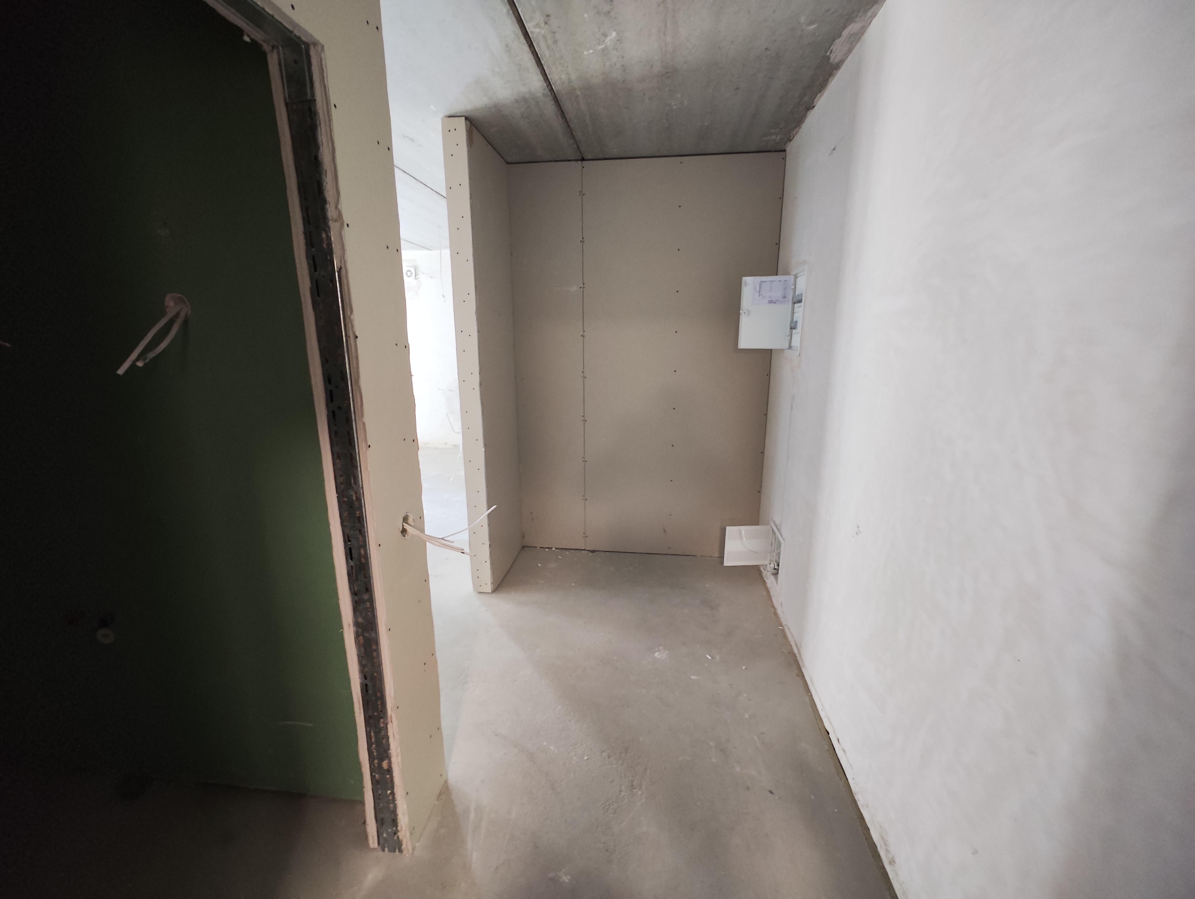 3-jų kambarių butas - 70,00 kv. m. su daline apdaila