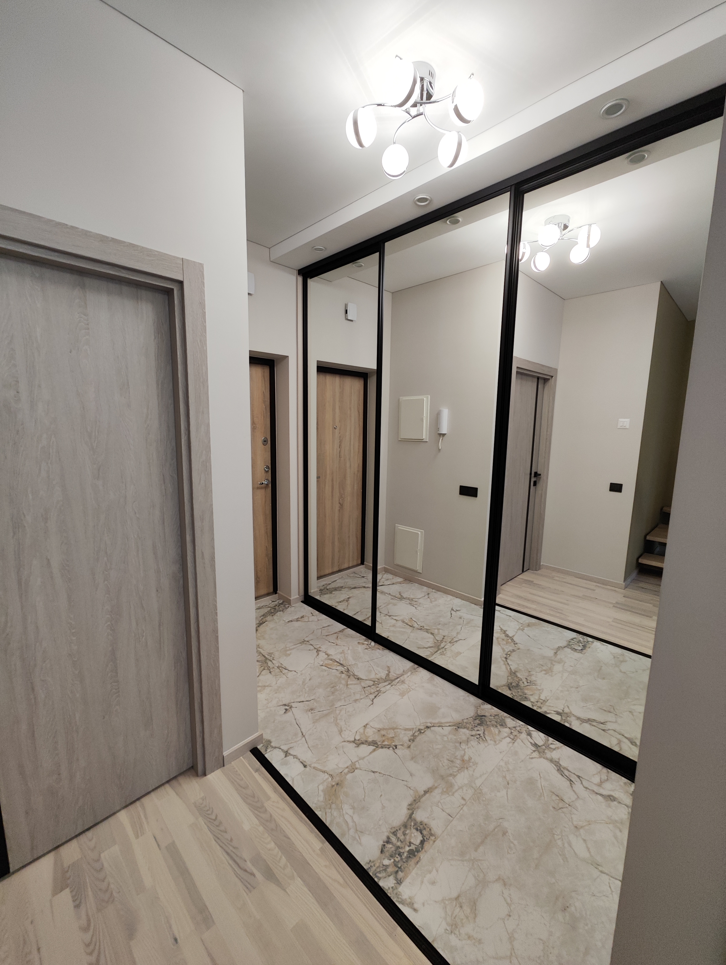 Išskirtinis 5-ių kambarių įrengtas kotedžo tipo butas - 96,00 kv. m.