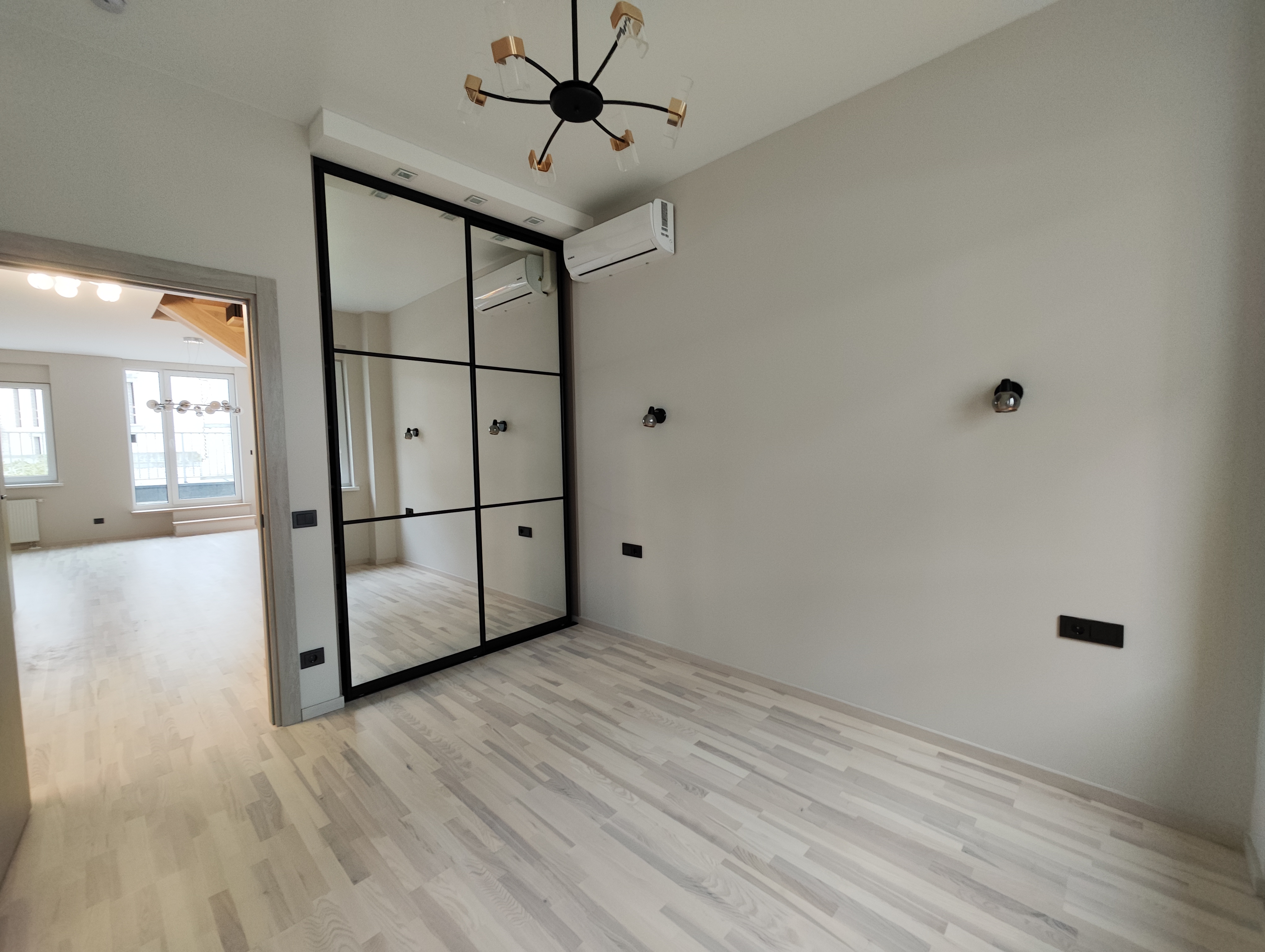 Išskirtinis 5-ių kambarių įrengtas kotedžo tipo butas - 96,00 kv. m.