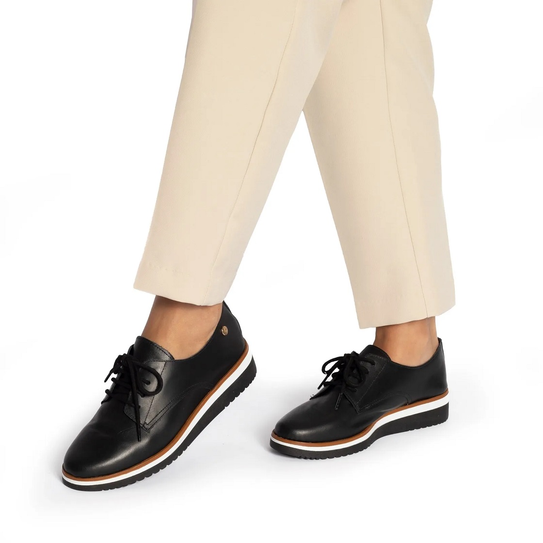 Sapato Oxford em Couro Preto com Bico Redondo Giulia Domna