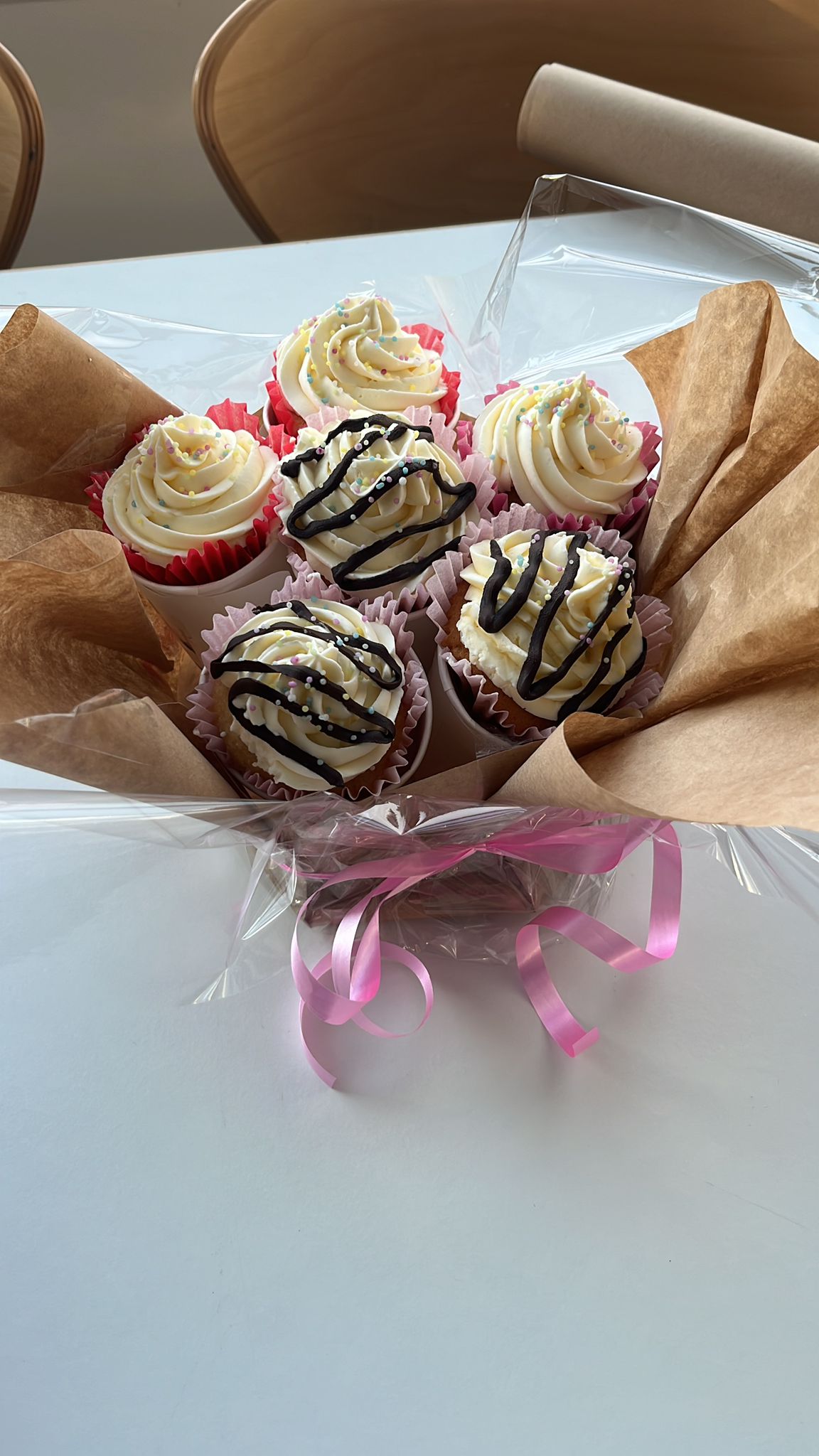  Classic swirl bouquet