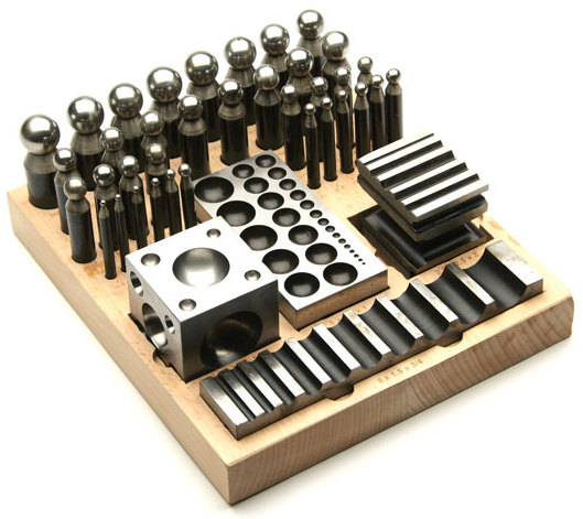 PARUU® 40 Pc Jumbo Doming Punch and Block Set wooden stand