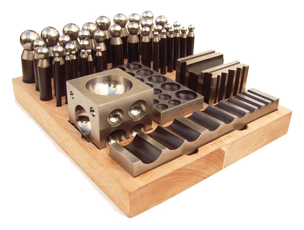 PARUU® 40 Pc Jumbo Doming Punch and Block Set wooden stand