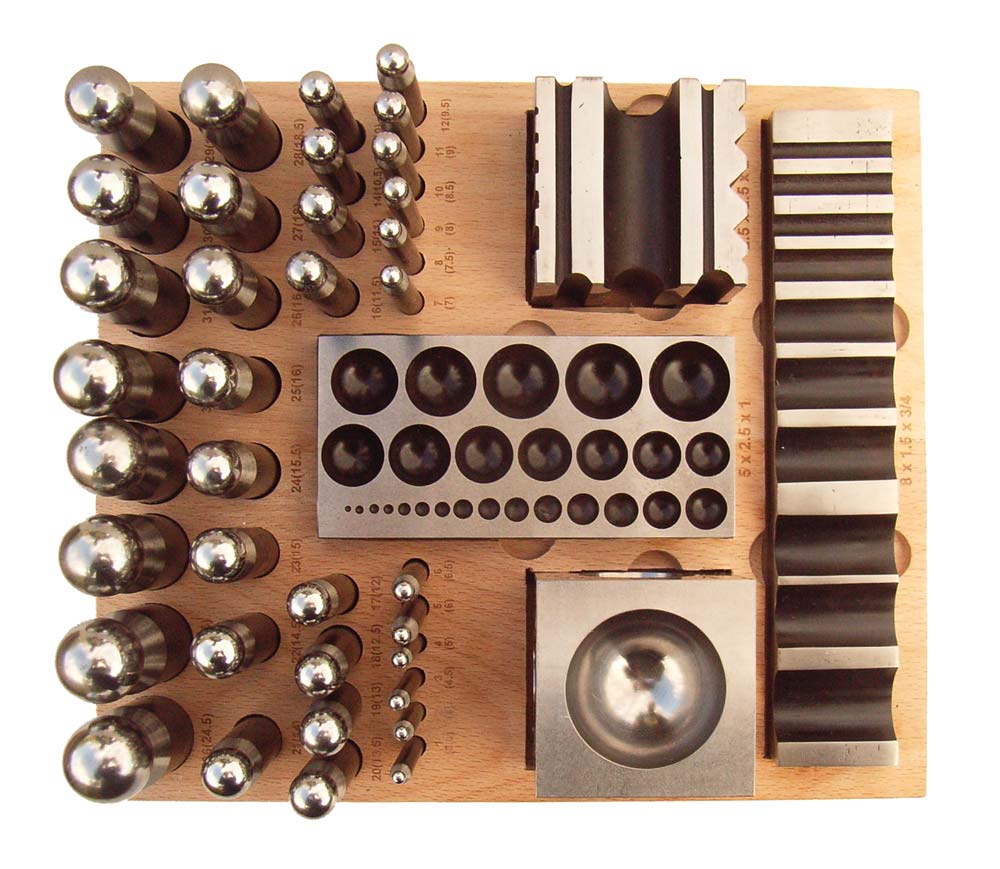 PARUU® 40 Pc Jumbo Doming Punch and Block Set wooden stand