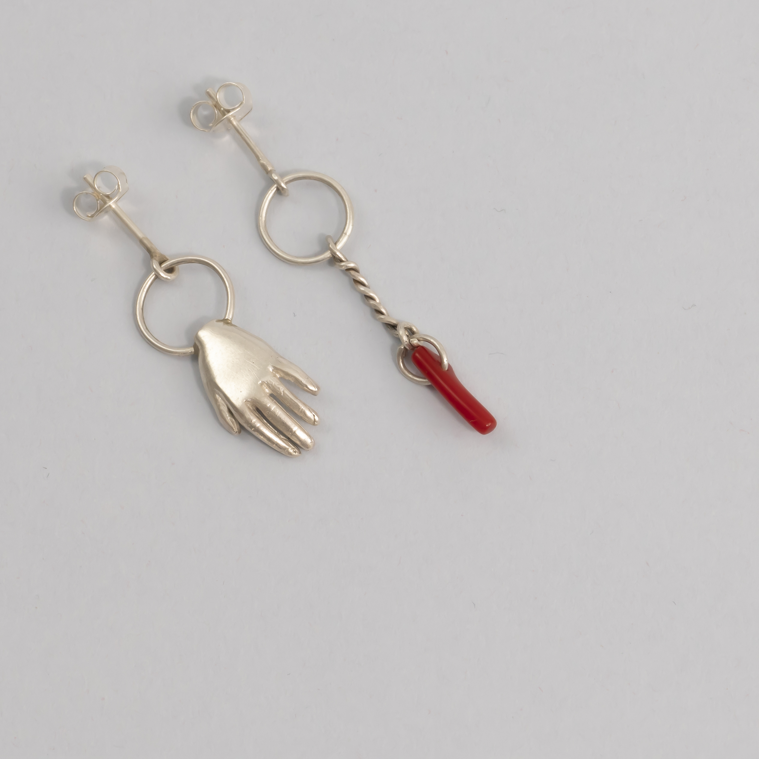 Pendientes mano con coral
