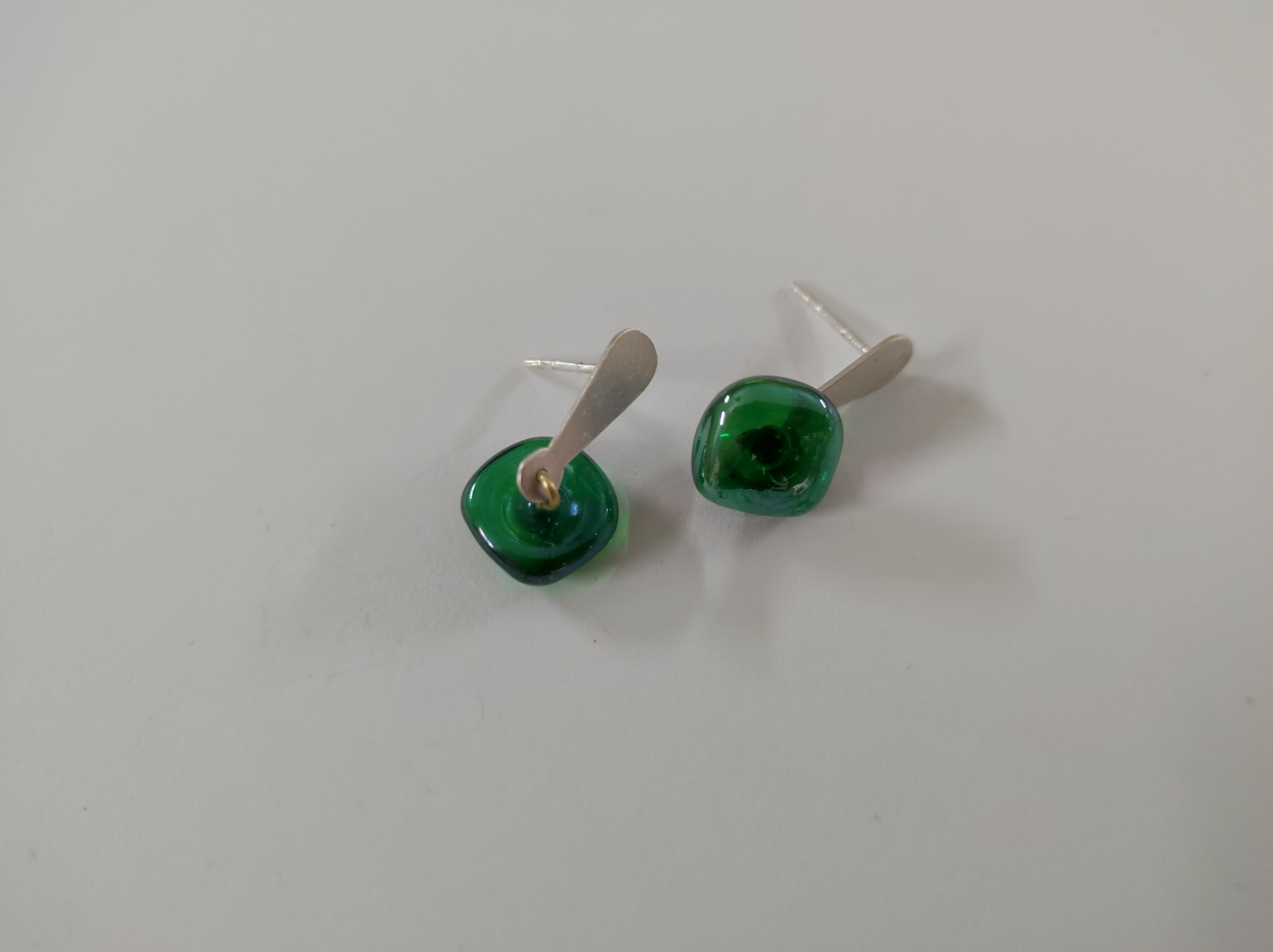 Pendientes botón vidrio verde