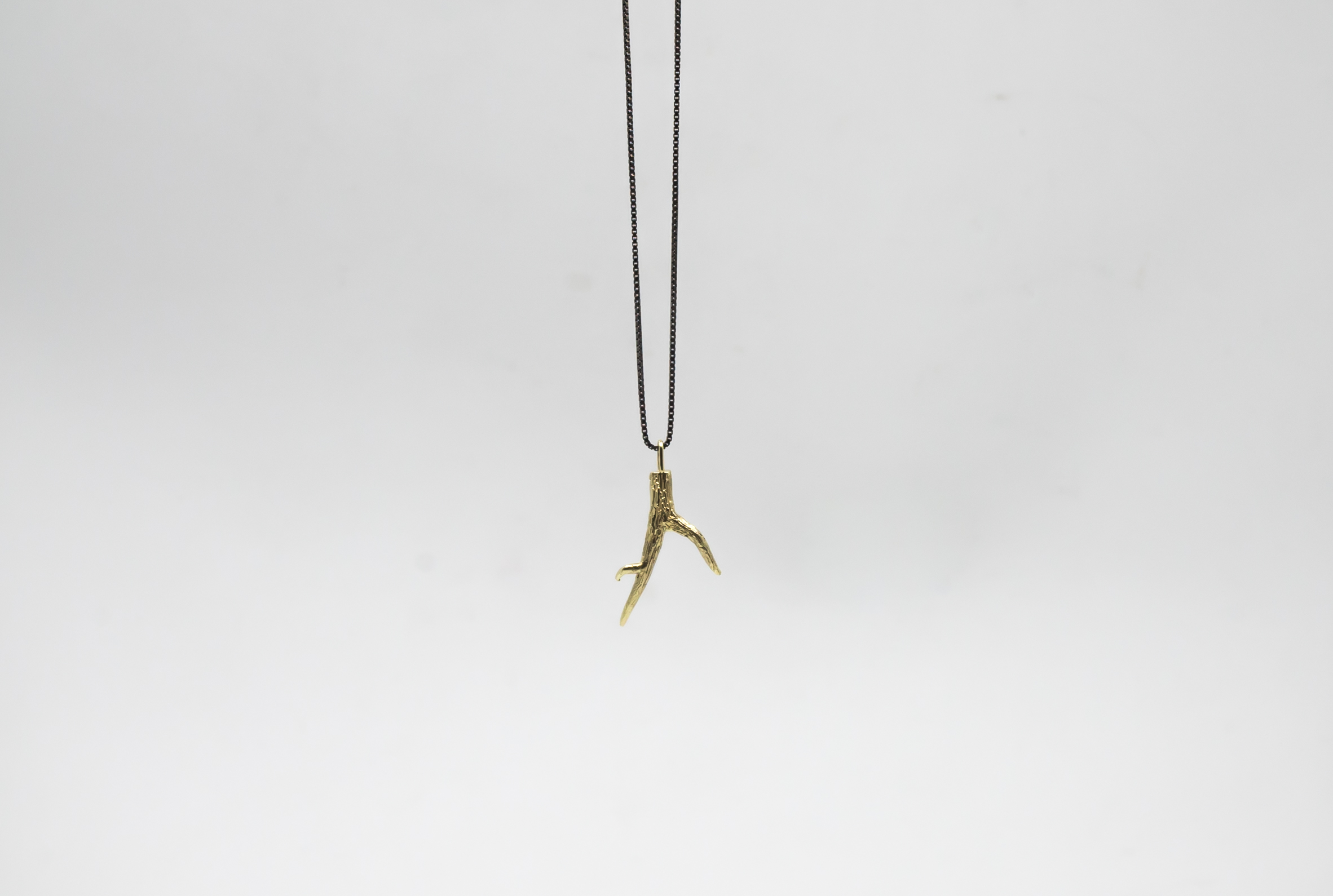 Colgante rama con baño de oro