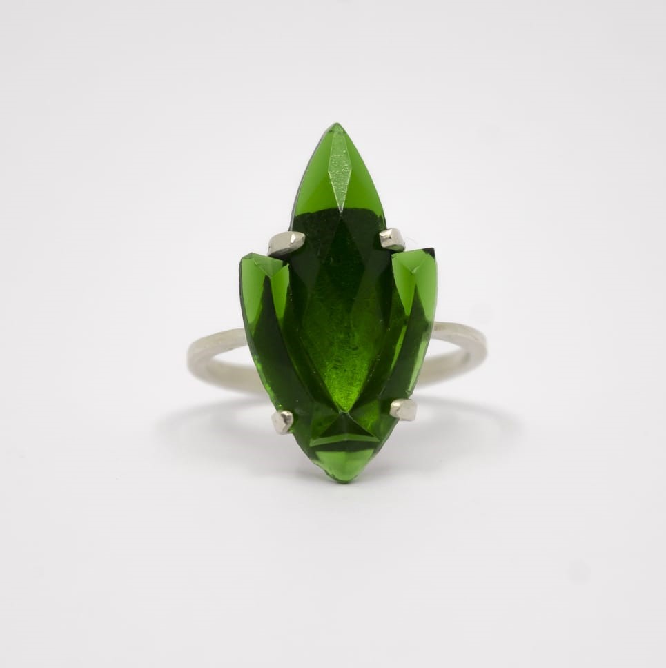 Anillo de plata con cristal rombo