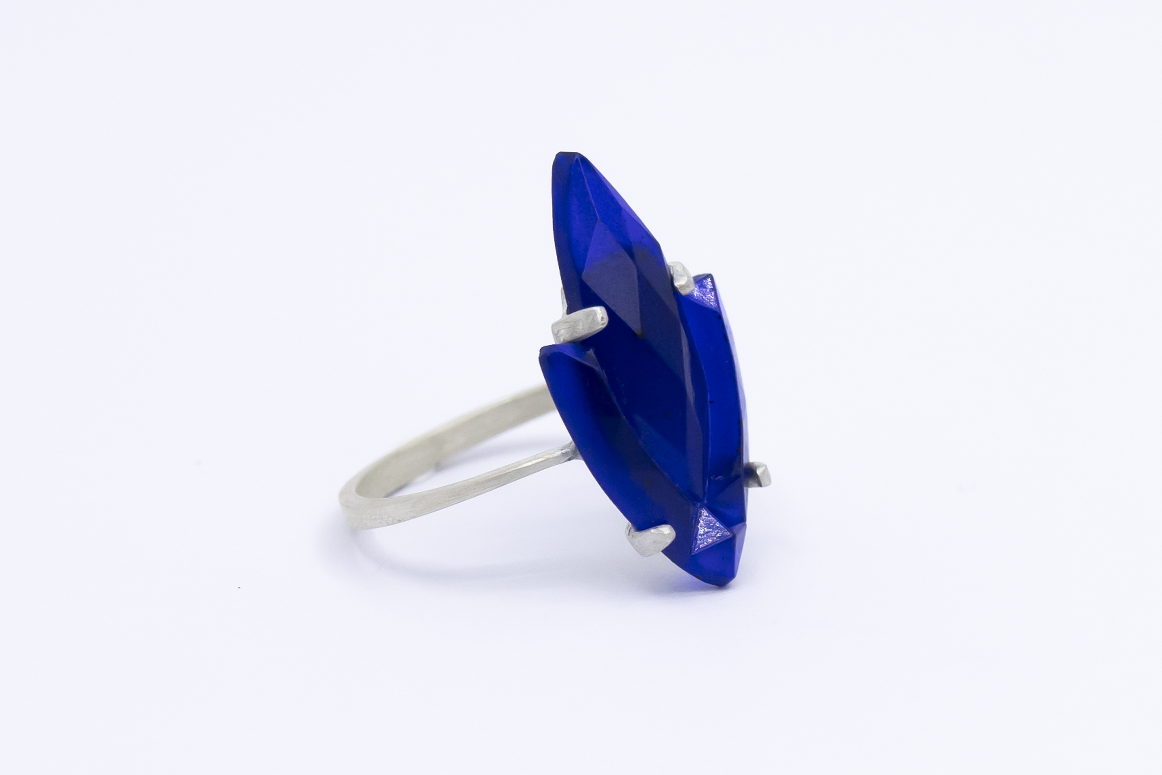 Anillo de plata con cristal rombo