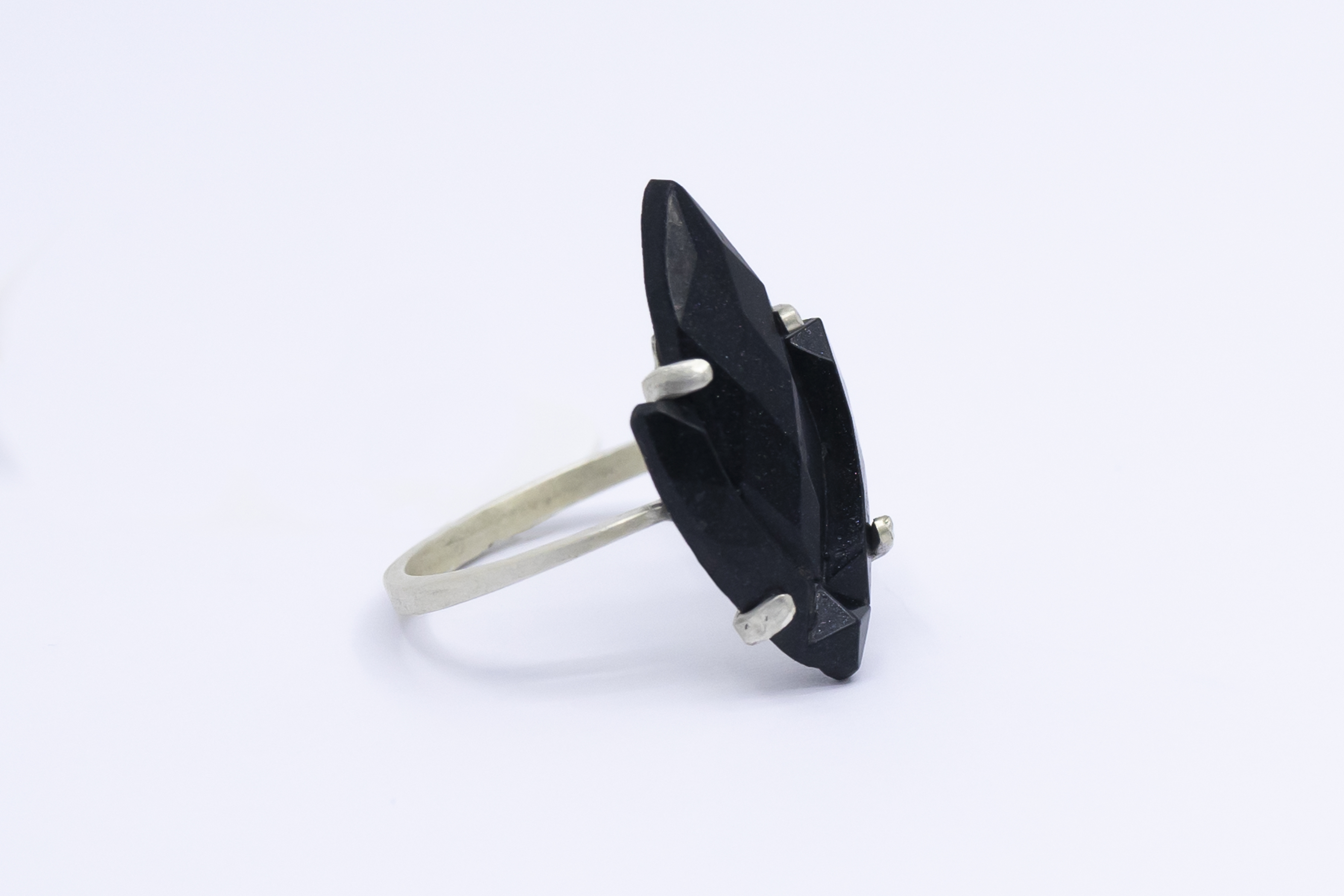 Anillo de plata con cristal rombo