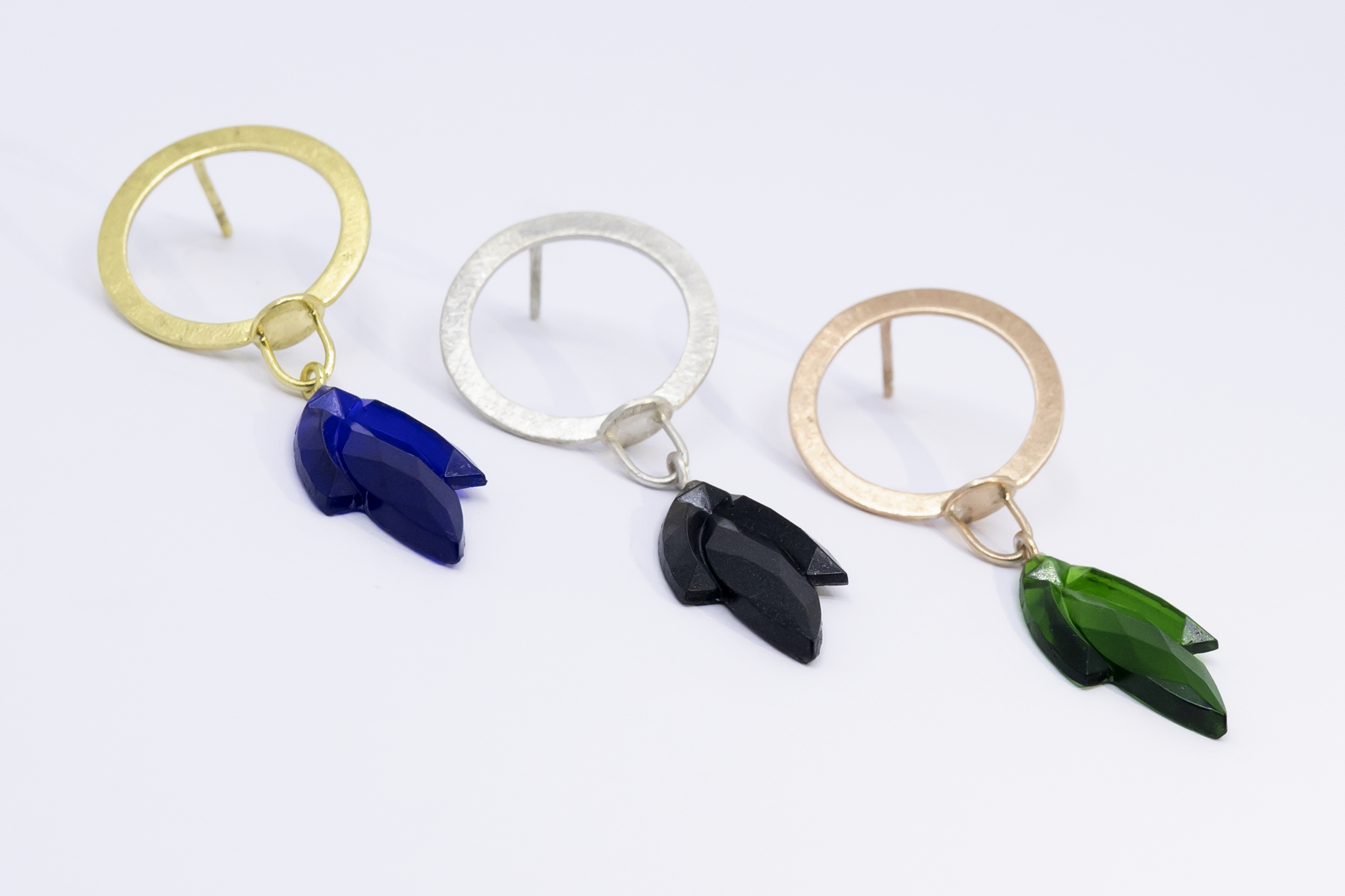 Pendientes círculo con cristal rombo