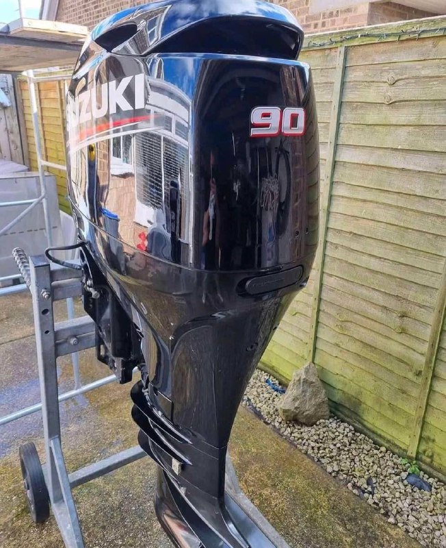 Suzuki 90 hp outboard motor
