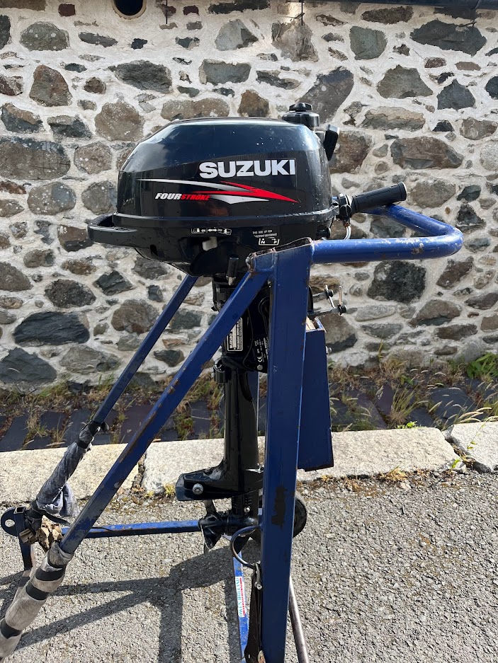 Used 2.5hp Suzuki outboard – short shaft, manual start, tiller control