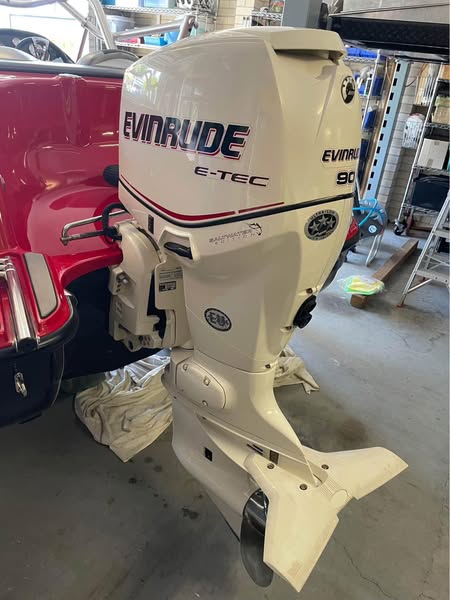 Evinrude E-TEC 90hp