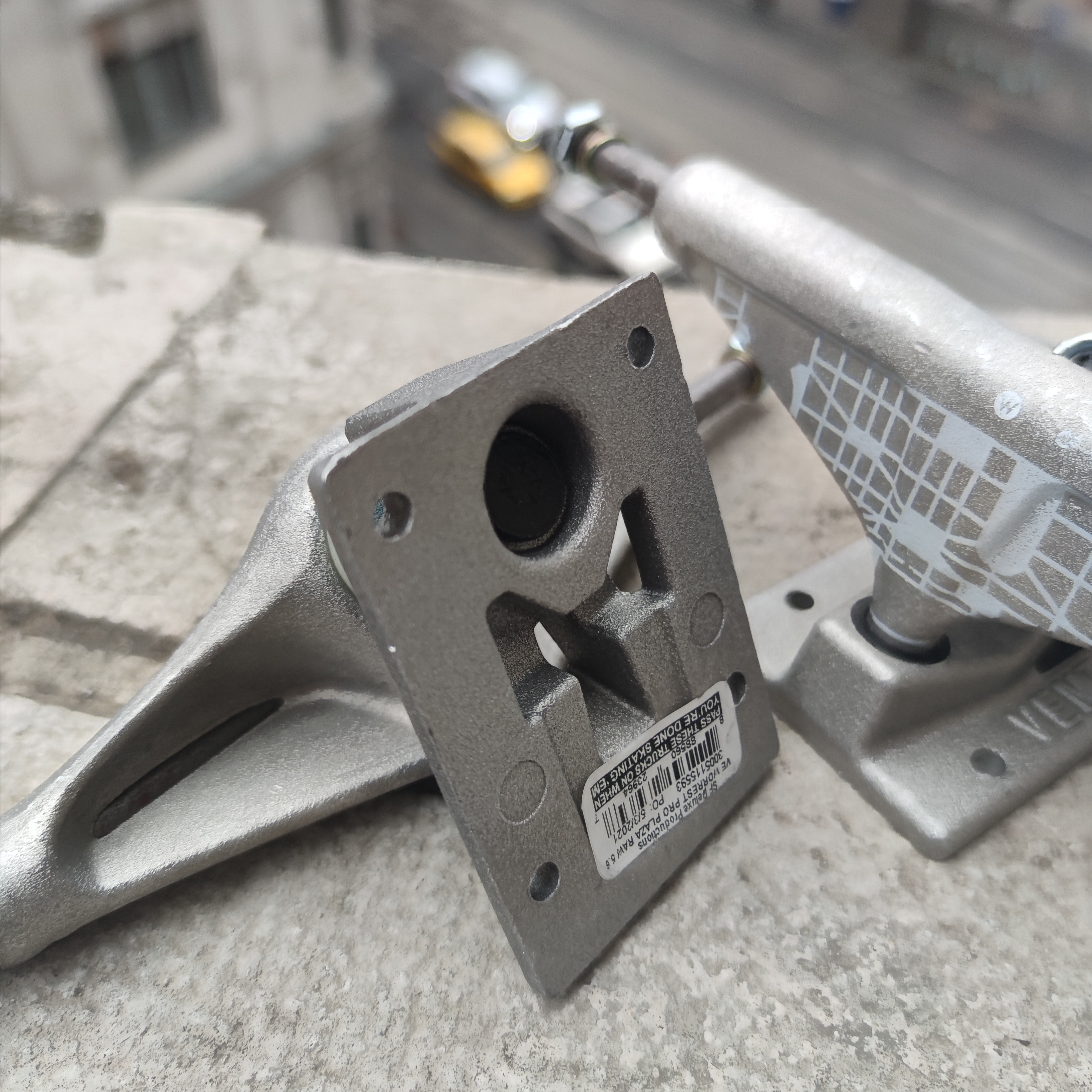 5.6 Venture - Bobby Worrest - Plaza - függők