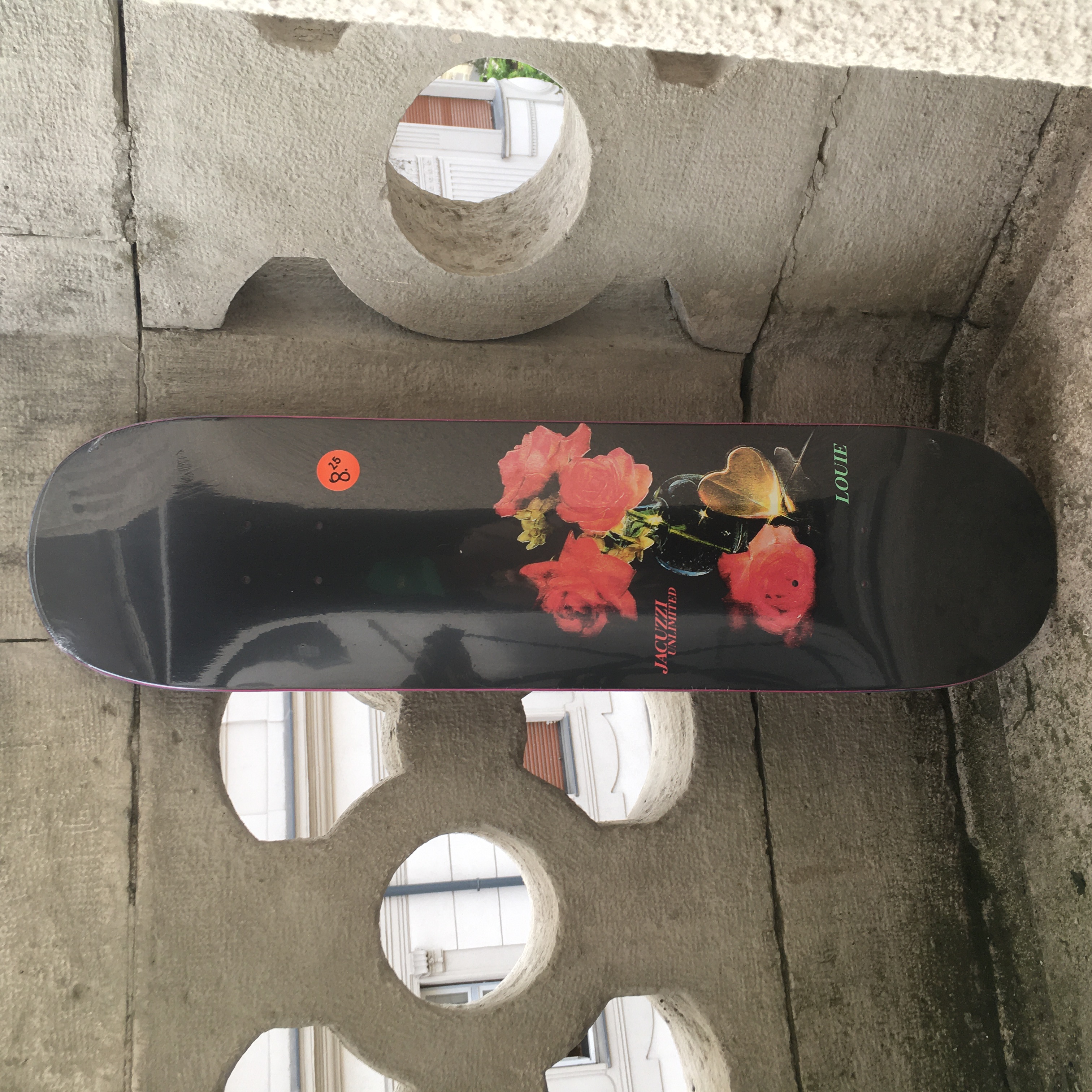8.25 Jacuzzi - Roses lap