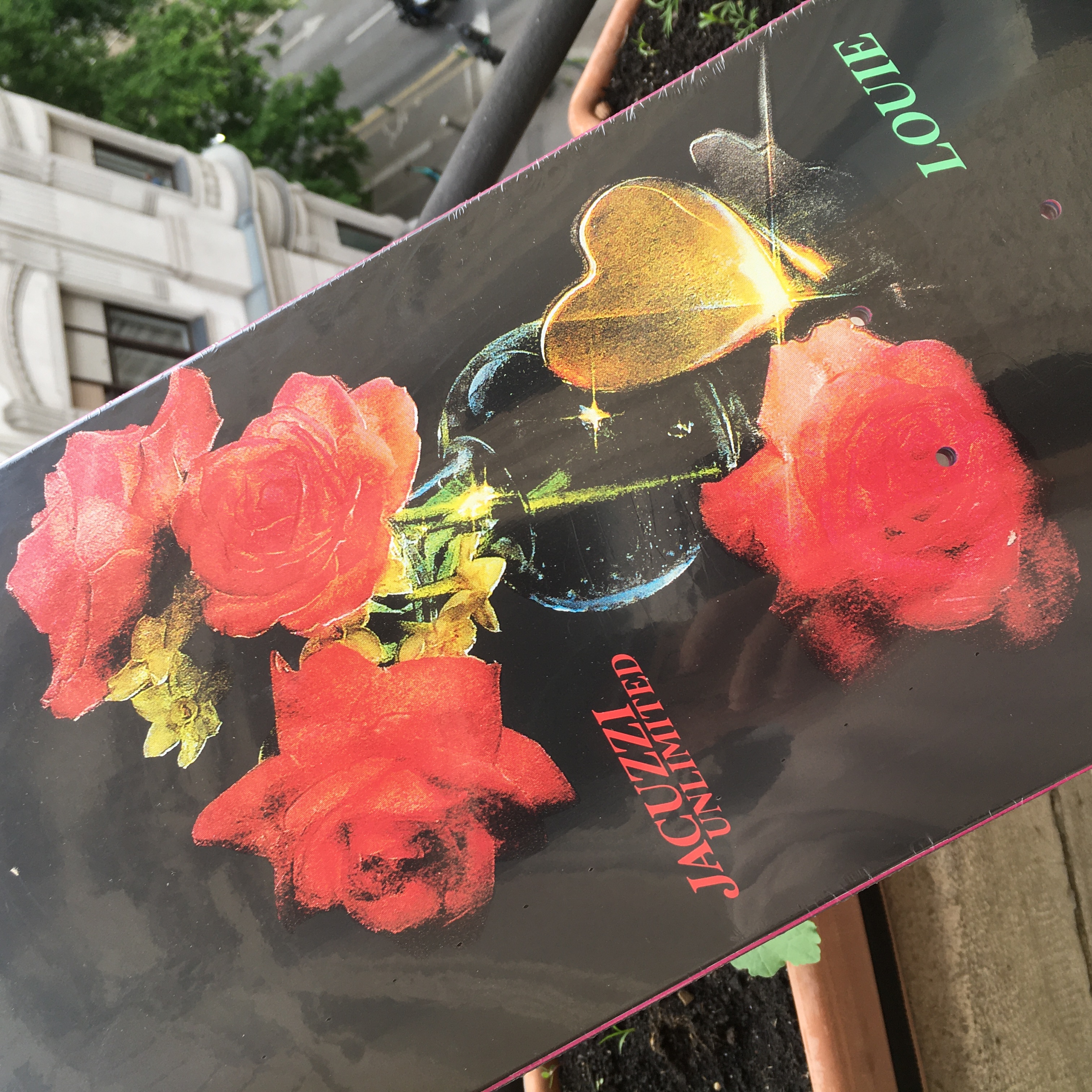 8.25 Jacuzzi - Roses lap