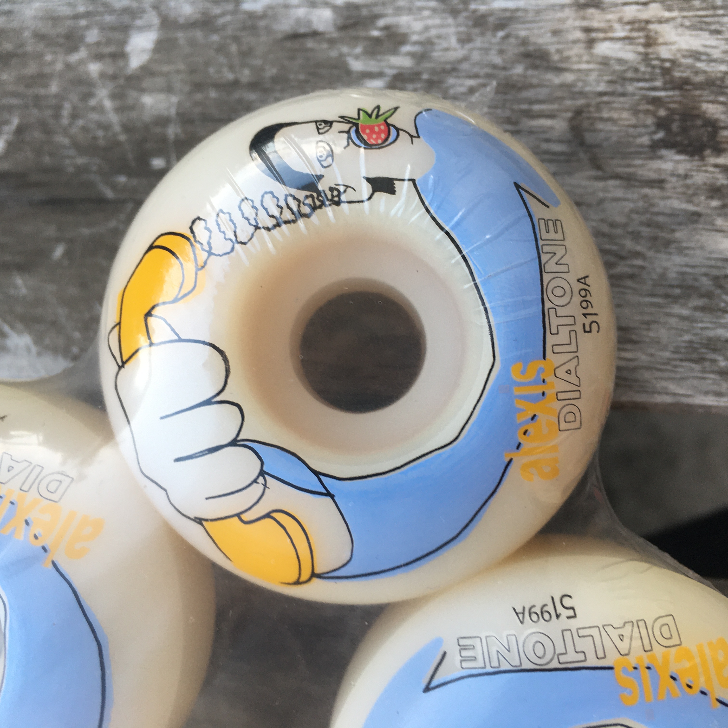 51 Dial Tone - Alexis Sablone - Strawberry kerekek