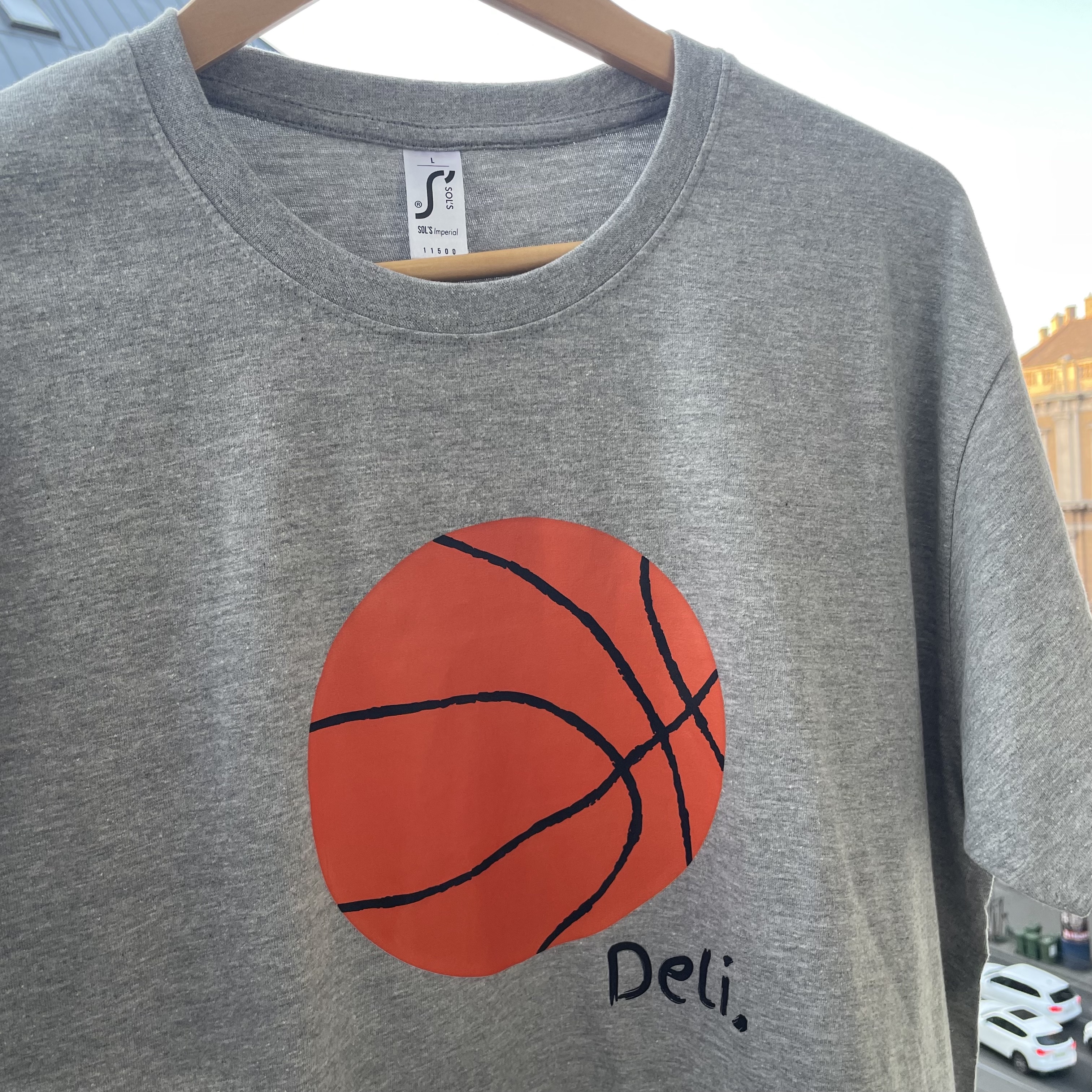Deli - B-ball póló - szürke