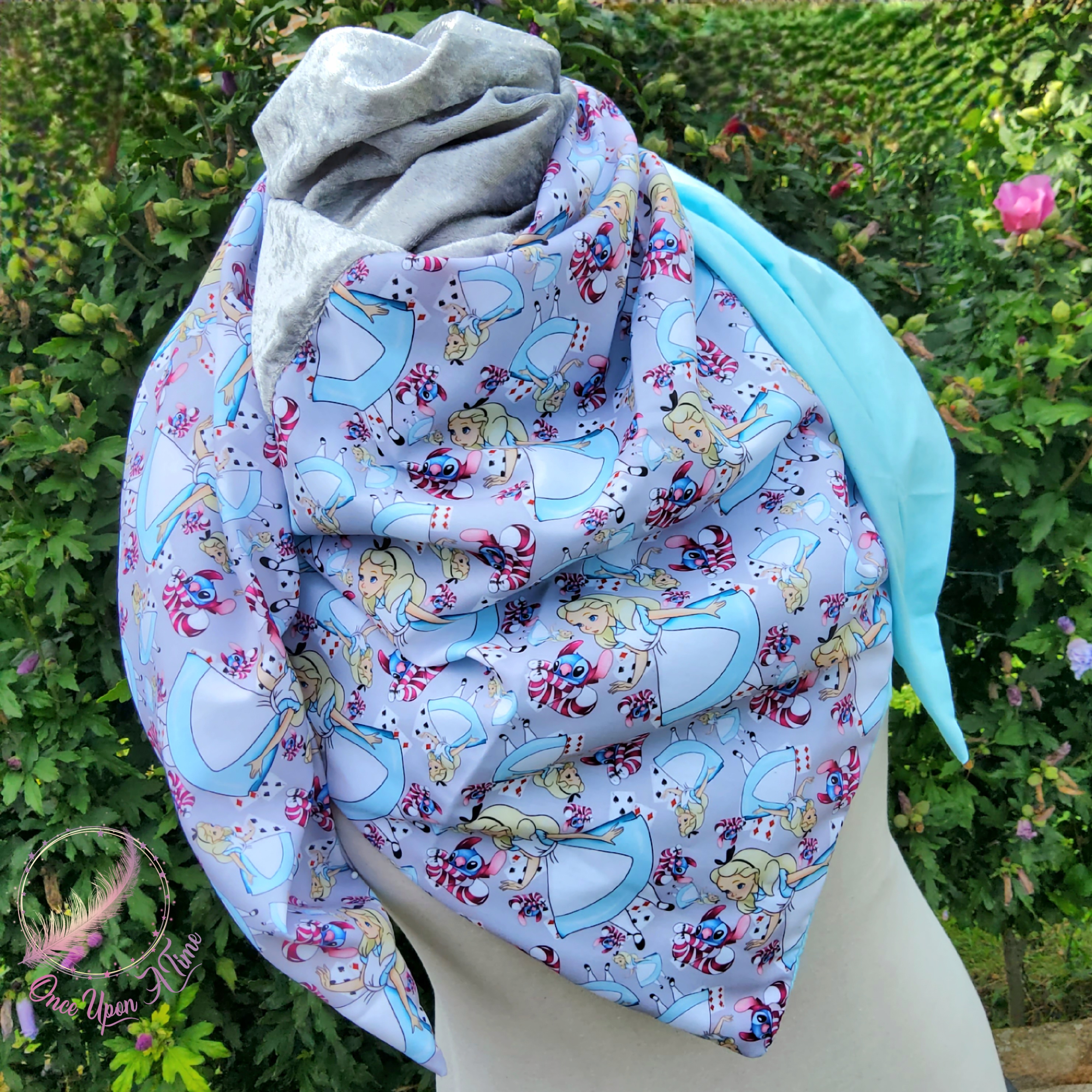 ❄️🍂 Foulard / Chèche femme et adolescent - Alice au pays des Merveilles et Stitch du Cheshire 🍂❄️