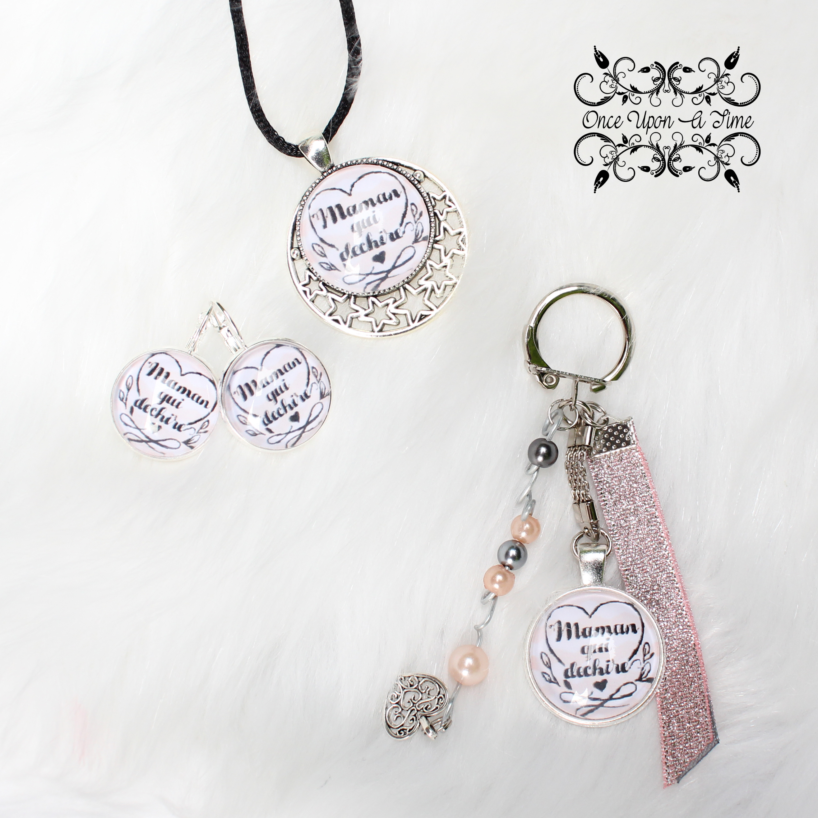 ✨ Ensemble fantaisie - Boucles d'oreilles, porte-clés et collier - Maman - Plusieurs modèles ✨