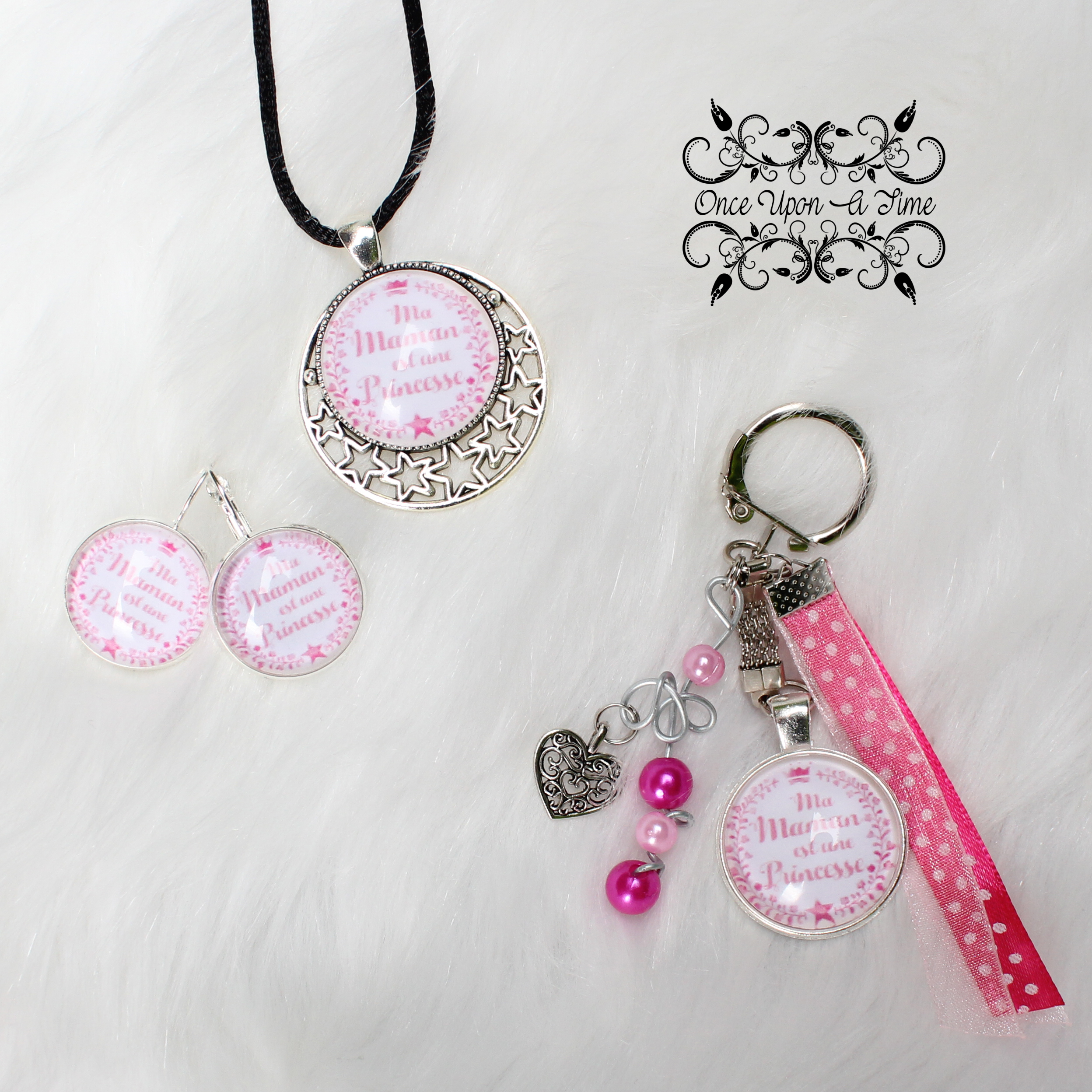 ✨ Ensemble fantaisie - Boucles d'oreilles, porte-clés et collier - Maman - Plusieurs modèles ✨