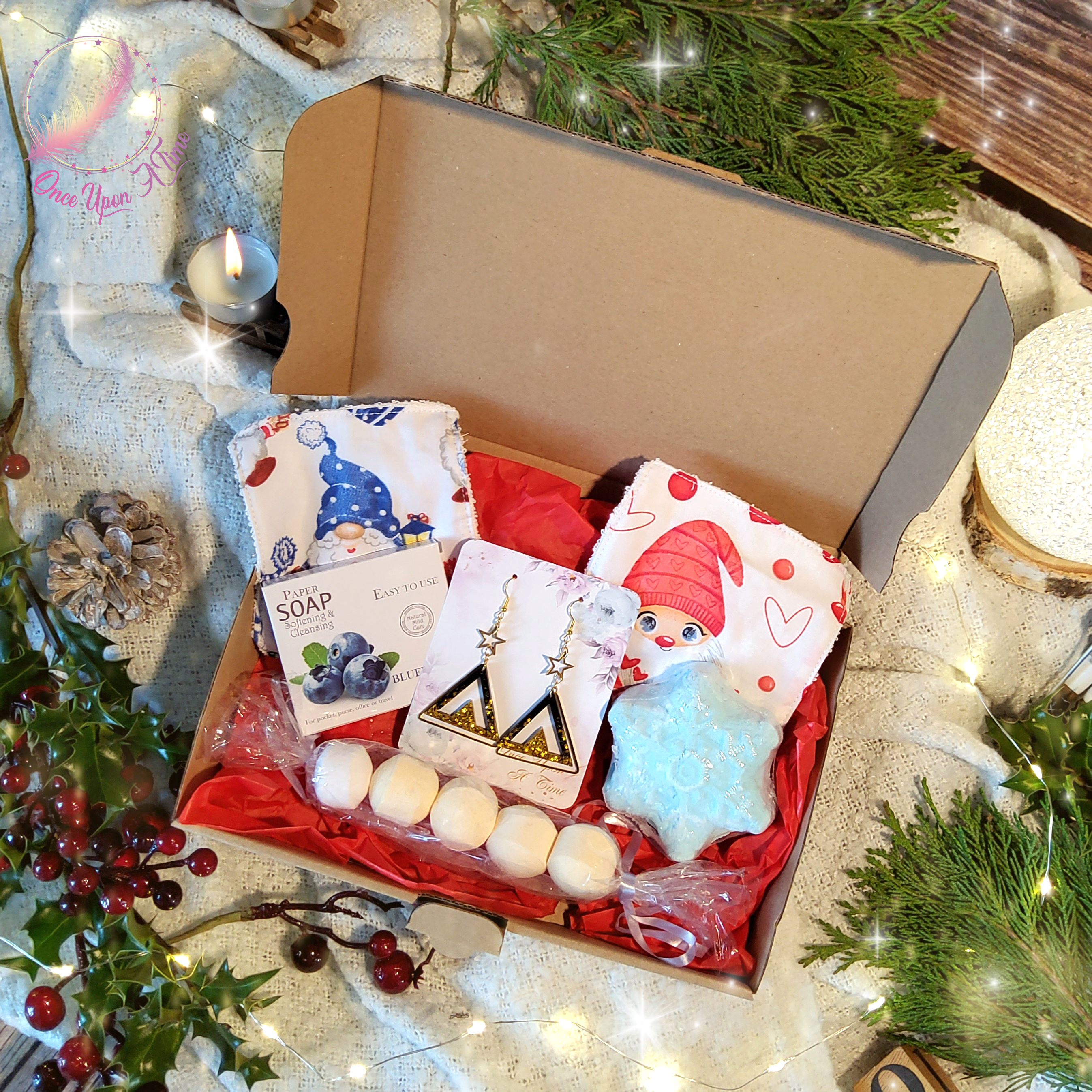 🎄🎅 Coffret "bien-être" - 2 lingettes démaquillantes, 1 étui de feuilles de savon, 1 paire de boucles d'oreilles , 5 boules de bain, 1 bombe de bain🤶🎄