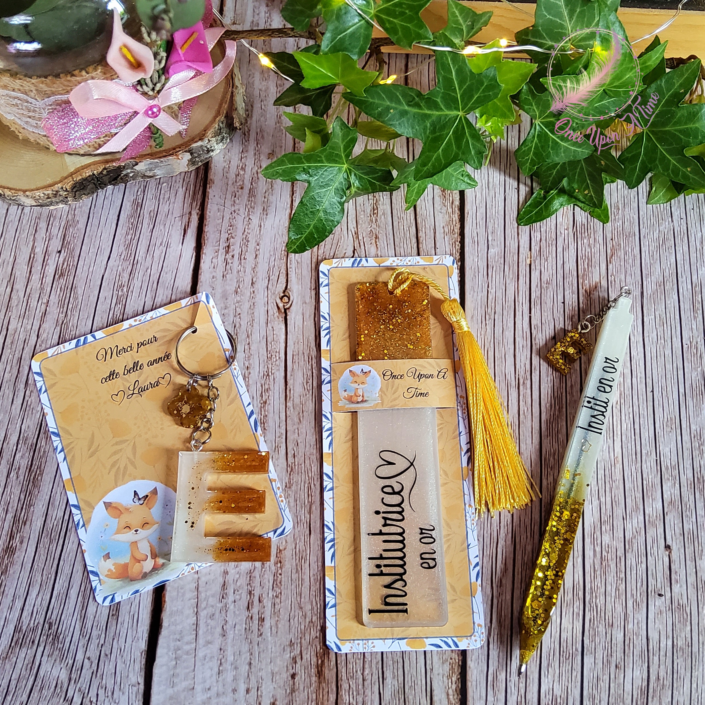 🎁🎀 Coffret cadeau : 1 marque-page, 1 bic, 1 porte-clés, 1 to do list - Plusieurs thèmes - Institutrice, instituteur, maître, maîtresse, puéricultrice  🎀🎁