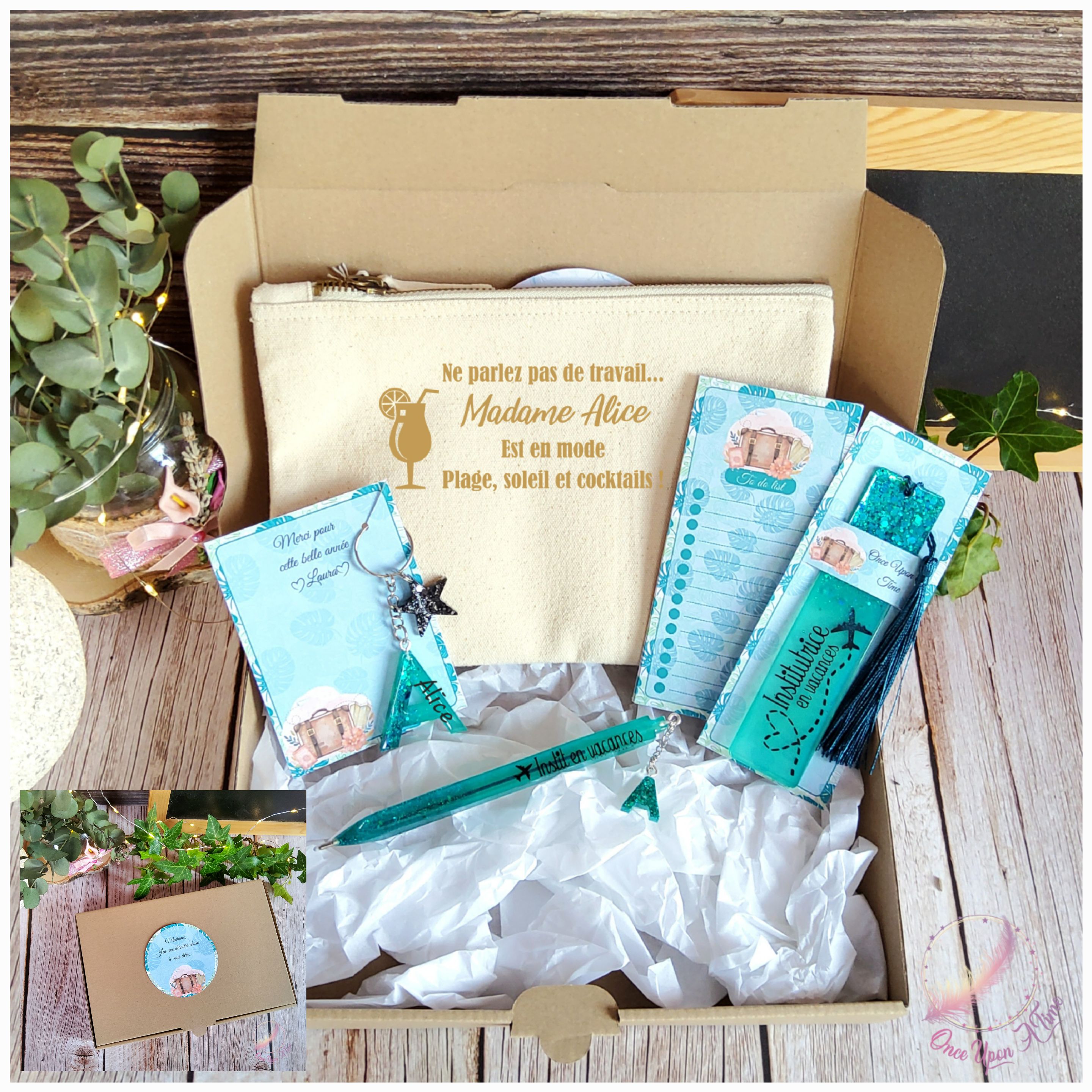 🎁🎀 Coffret cadeau : 1 marque-page, 1 bic, 1 porte-clés, 1 trousse, 1 to do list - Plusieurs thèmes - Institutrice, instituteur, maître, maîtresse, puéricultrice  🎀🎁